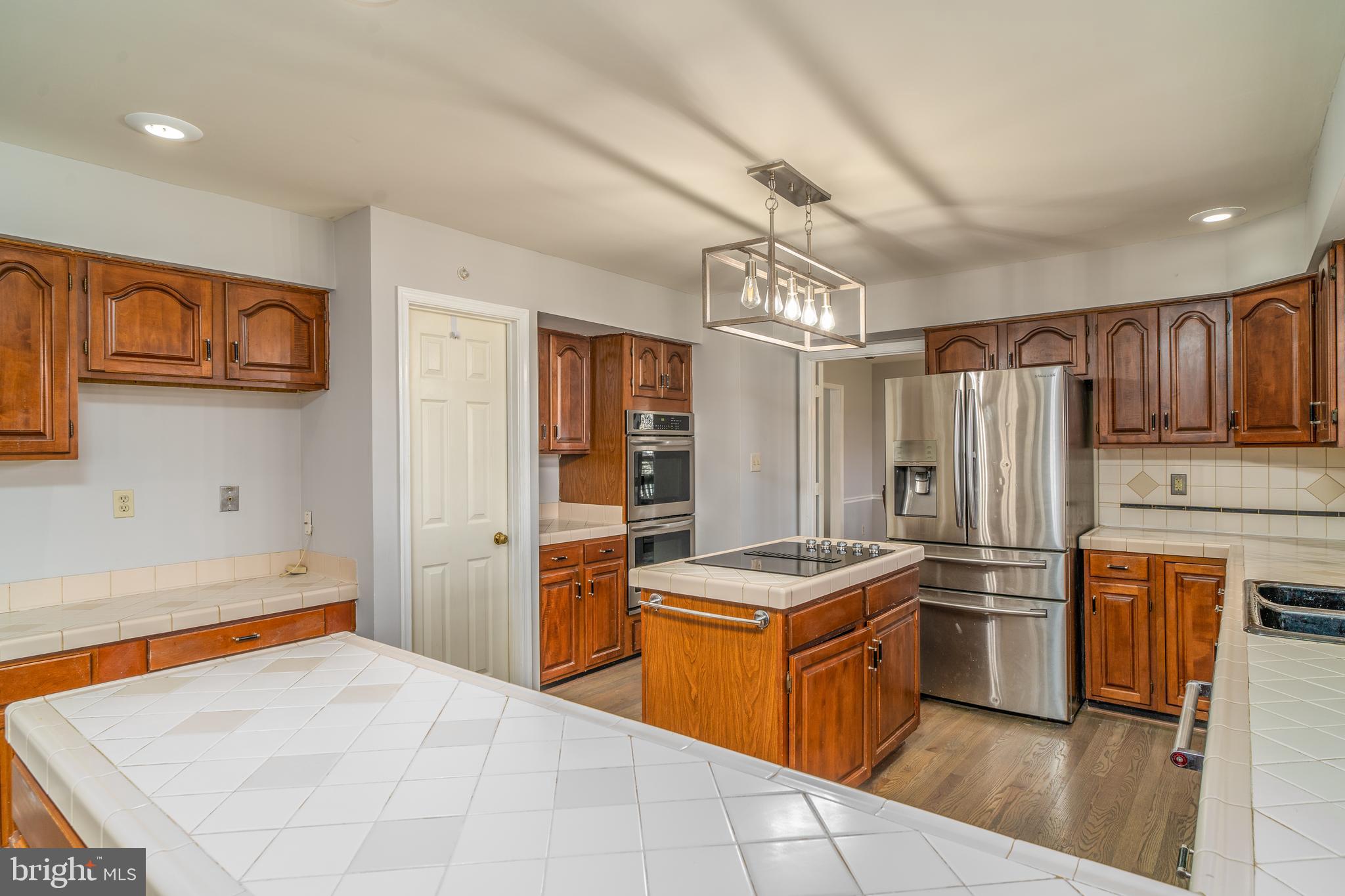 CRYSTAL LAKE - Residential