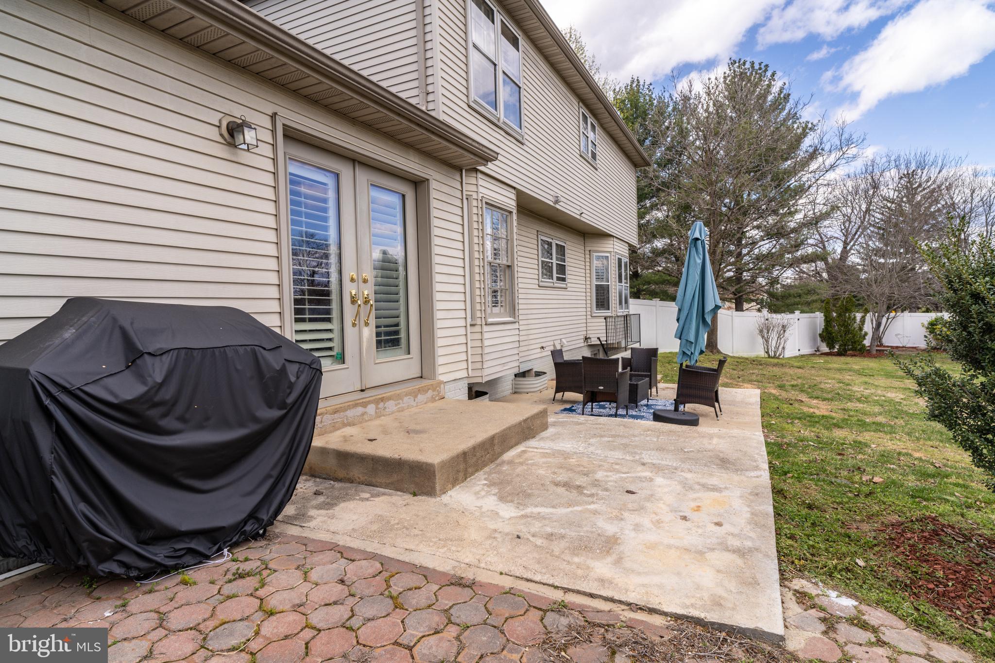 CRYSTAL LAKE - Residential