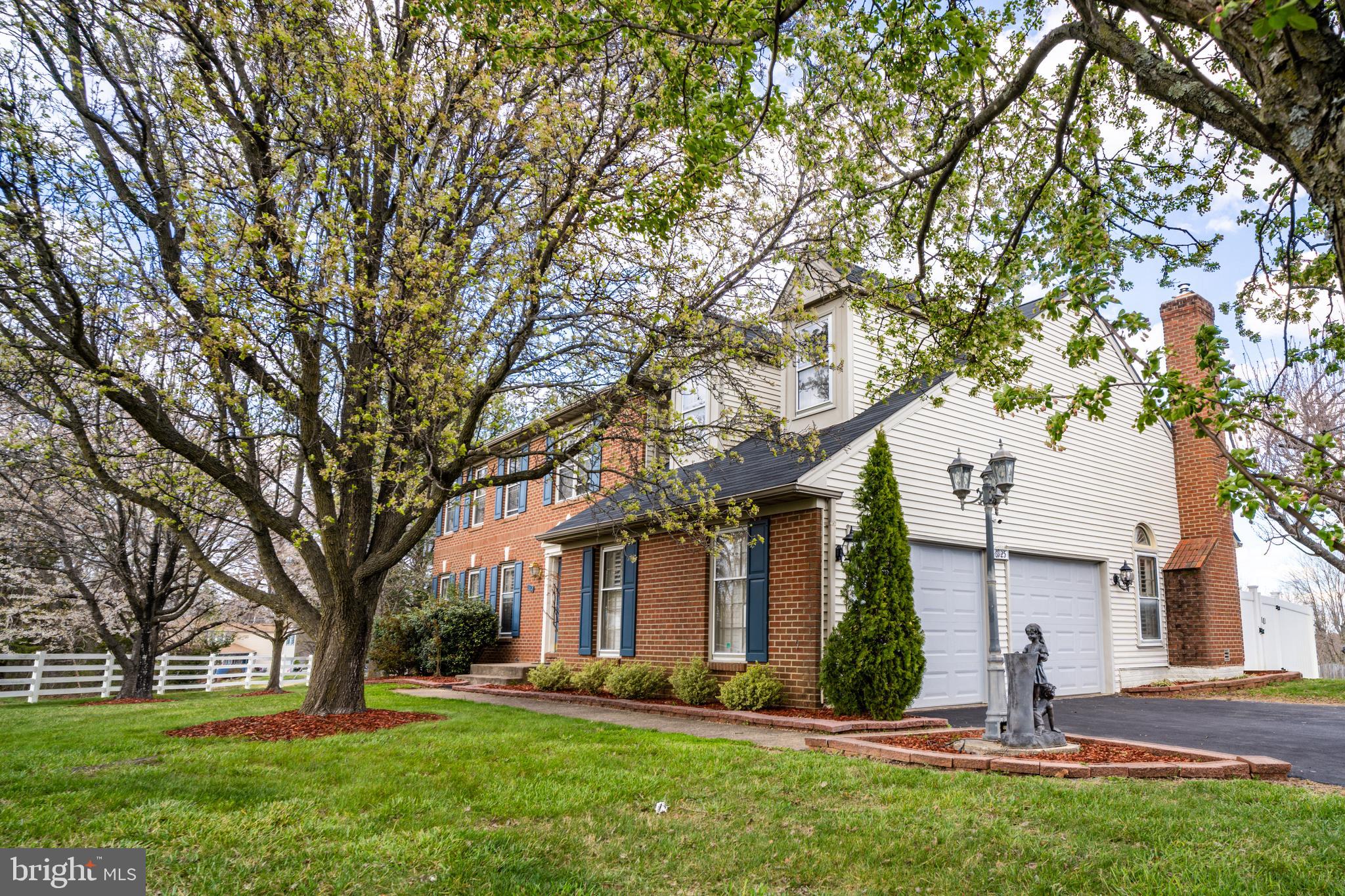 CRYSTAL LAKE - Residential