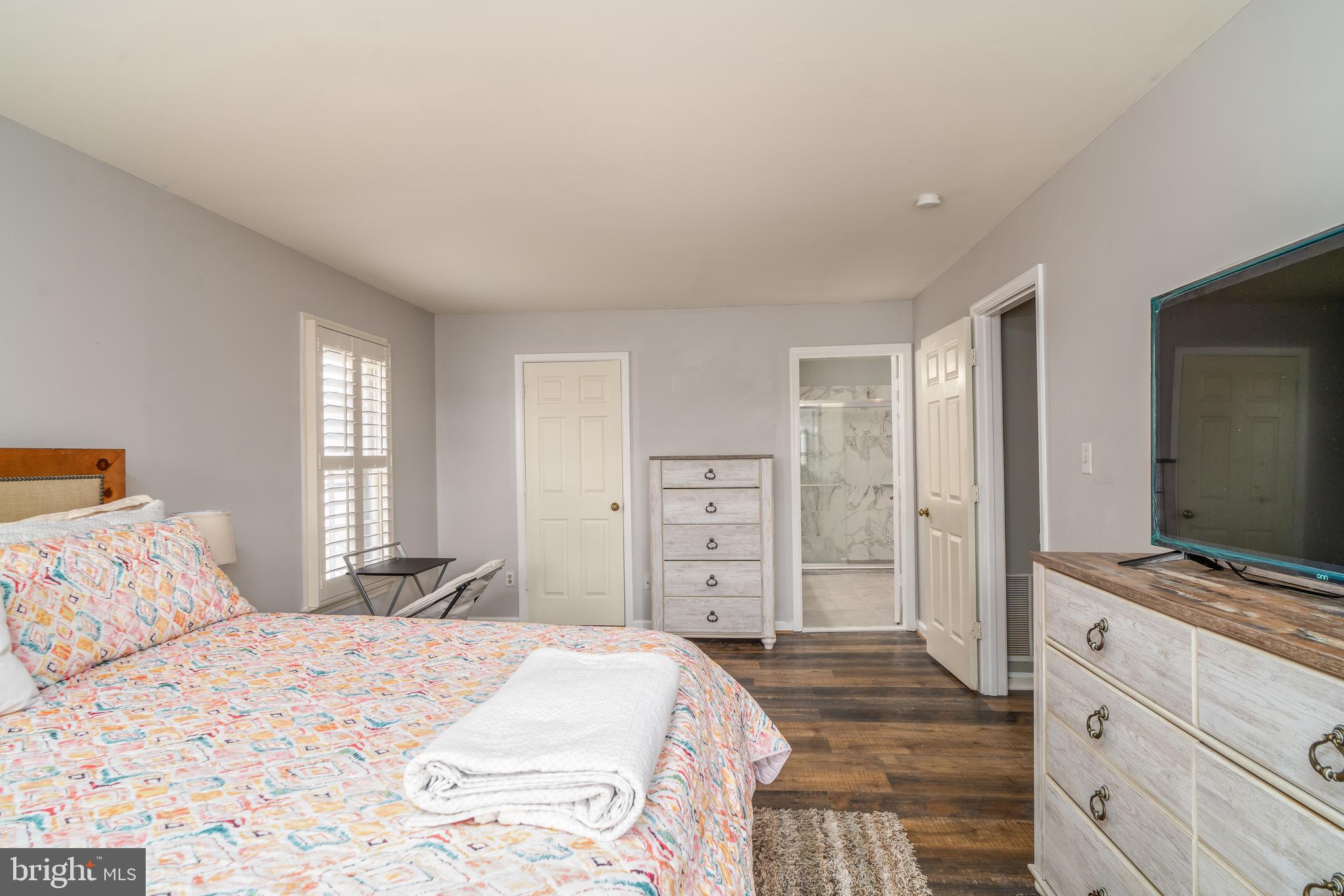 CRYSTAL LAKE - Residential