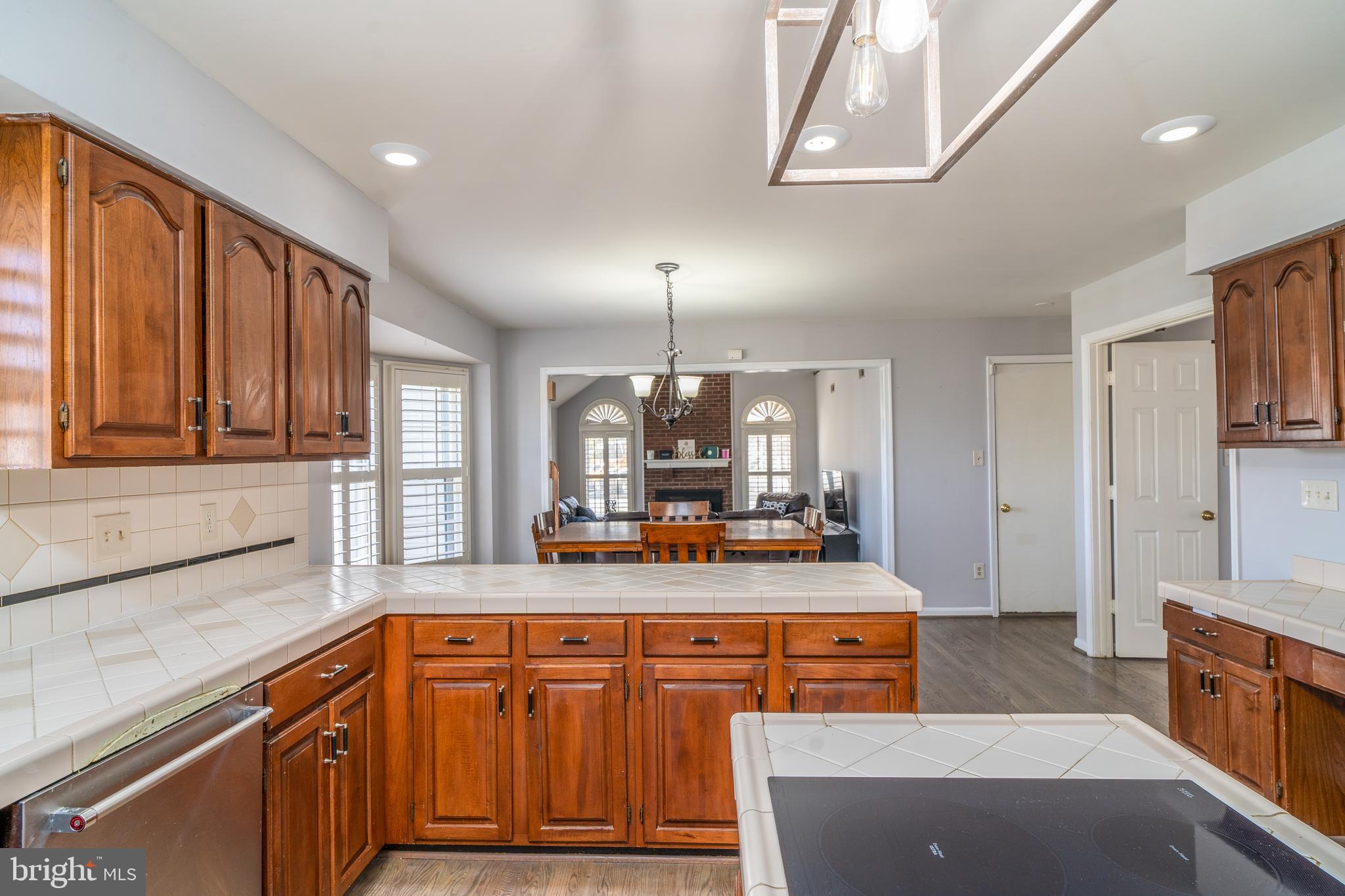 CRYSTAL LAKE - Residential