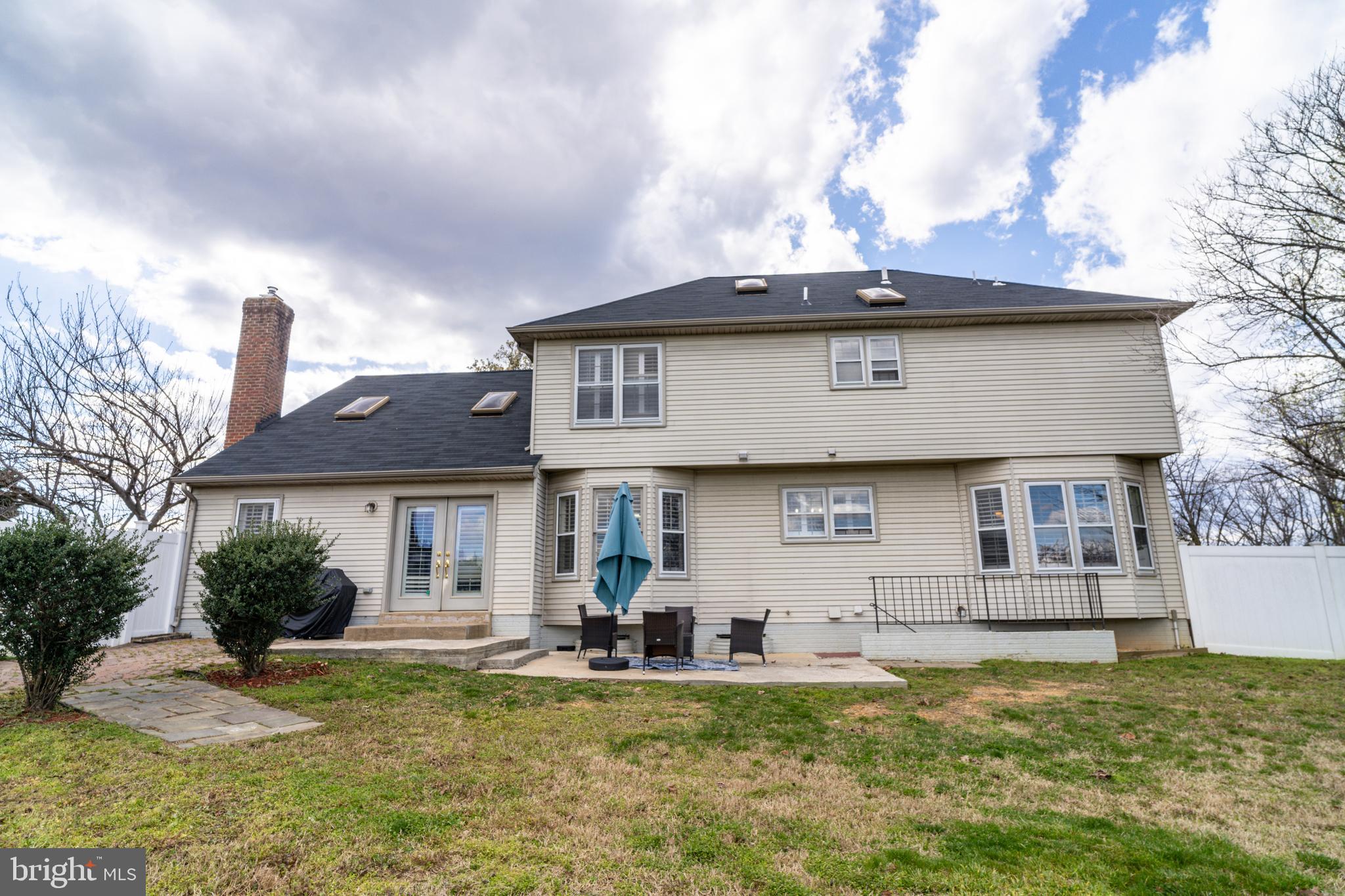 CRYSTAL LAKE - Residential