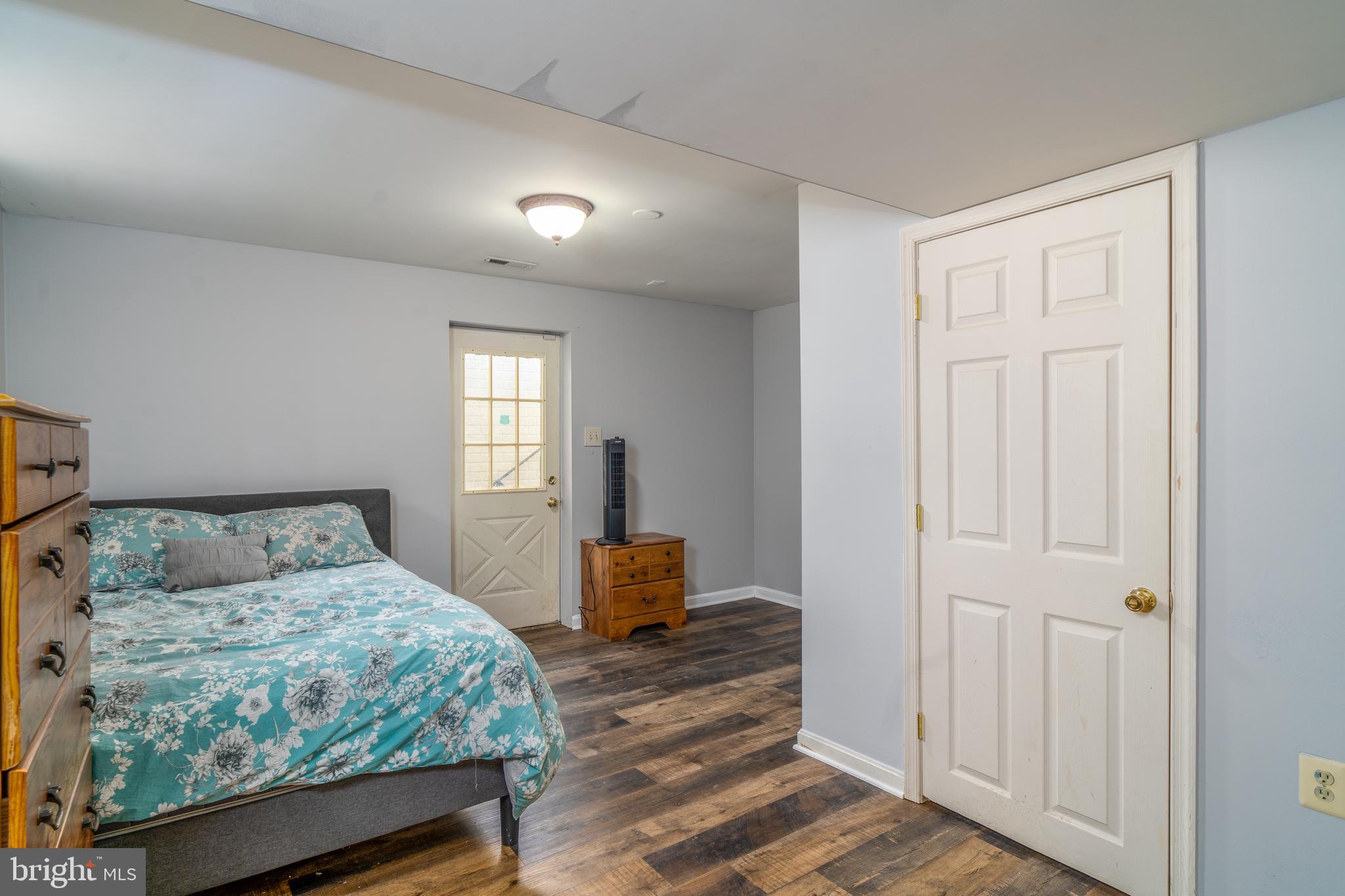 CRYSTAL LAKE - Residential