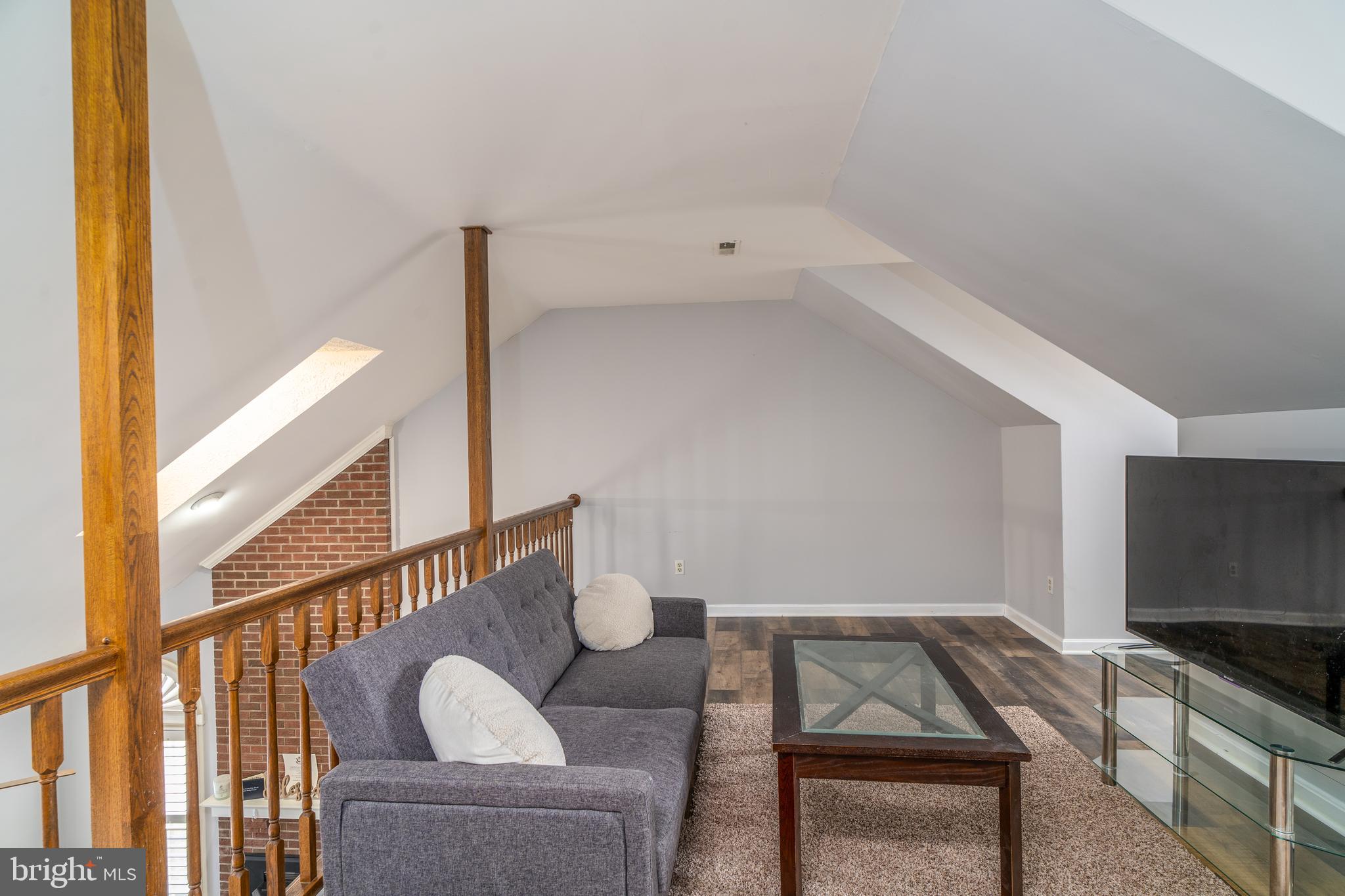 CRYSTAL LAKE - Residential