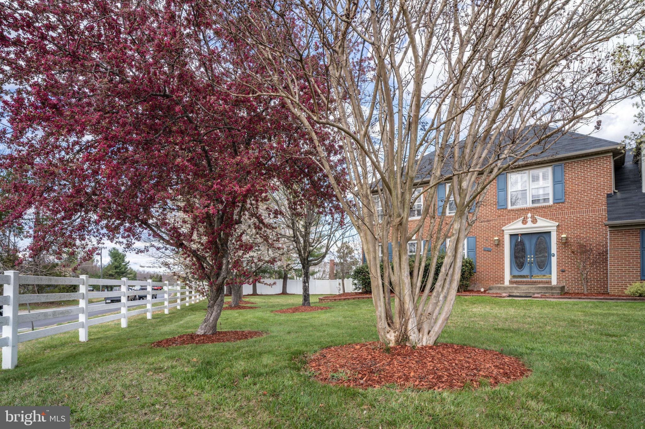 CRYSTAL LAKE - Residential