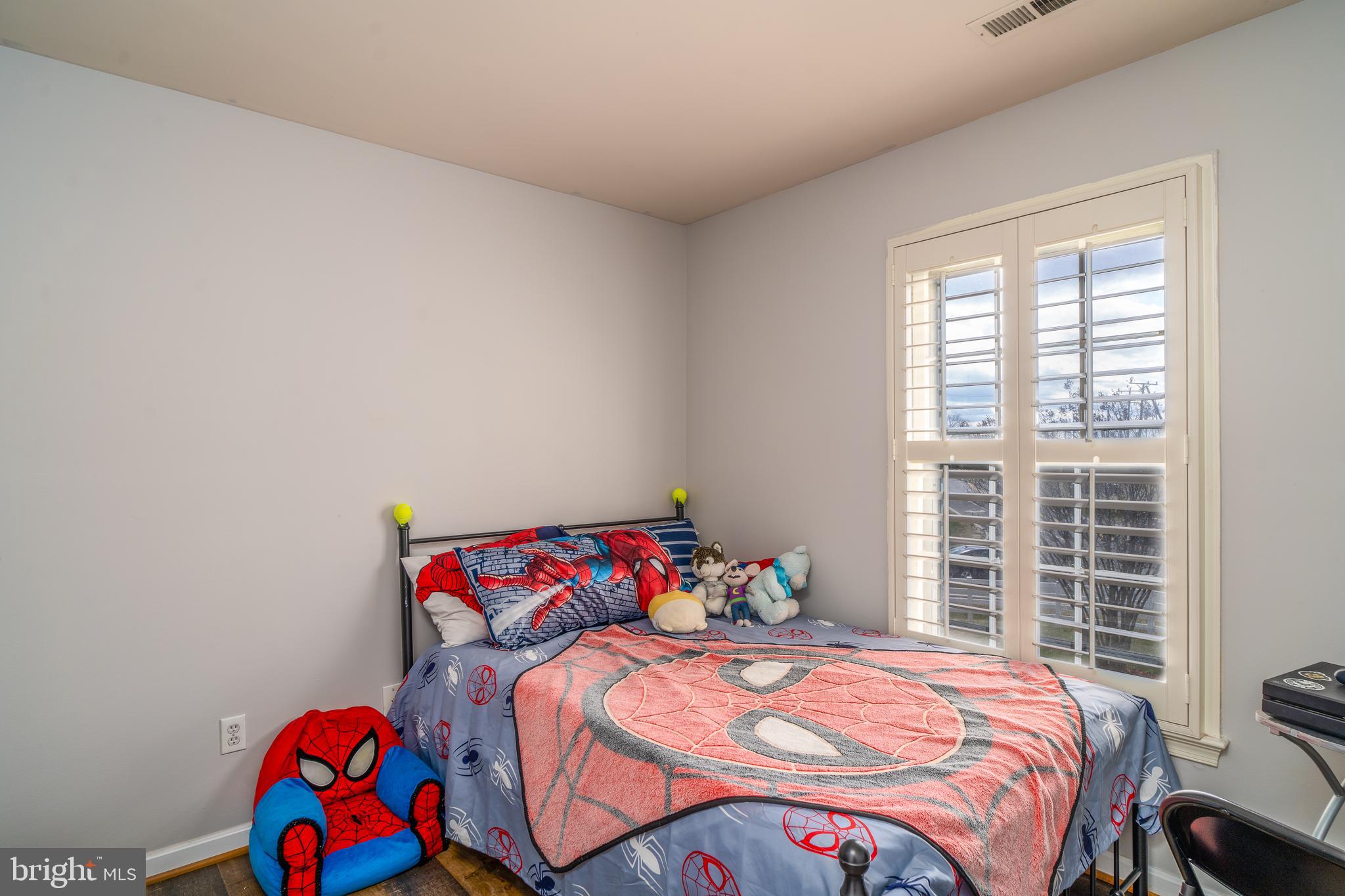 CRYSTAL LAKE - Residential