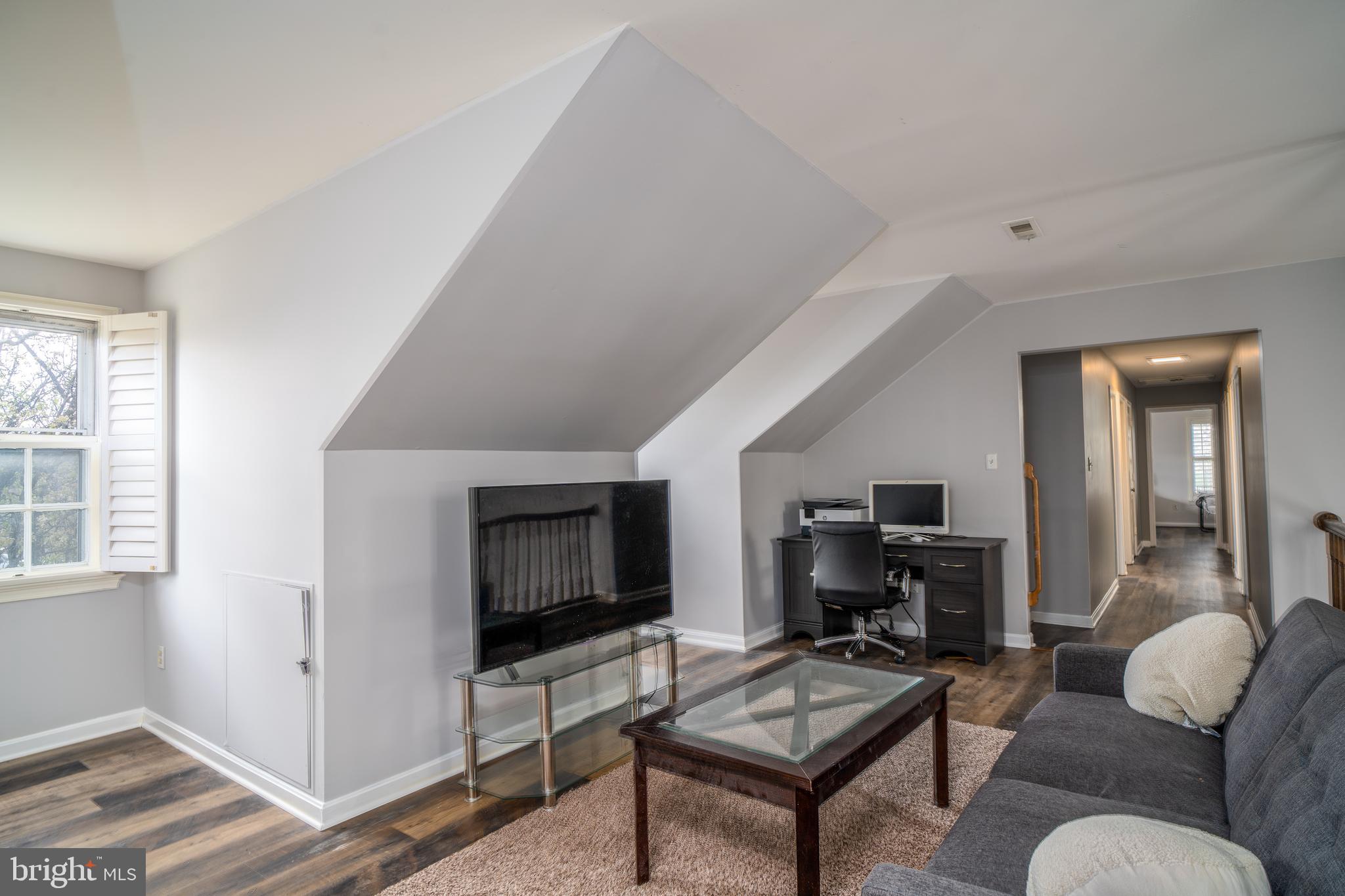 CRYSTAL LAKE - Residential