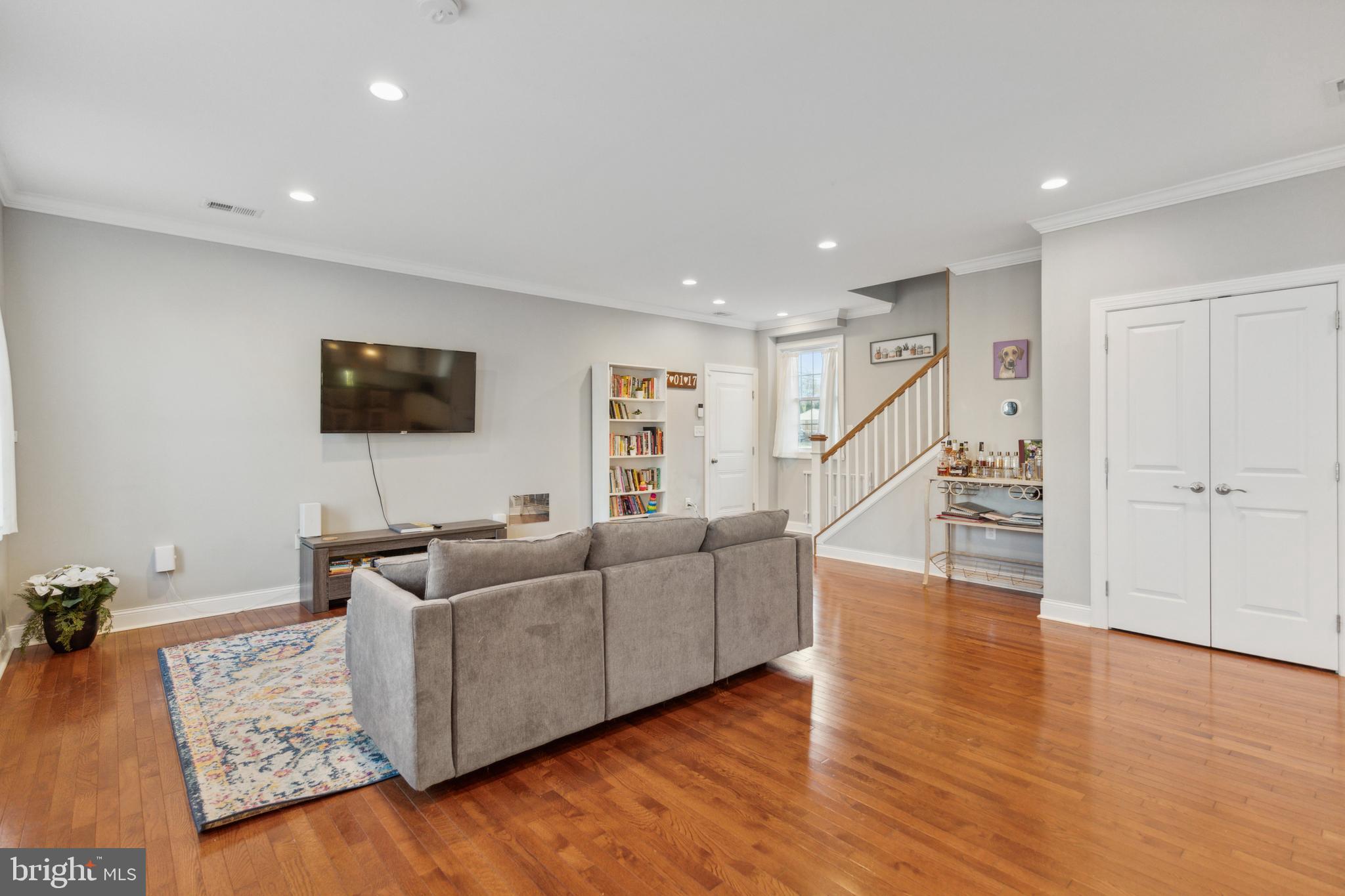 WILLOW MANOR - Residential