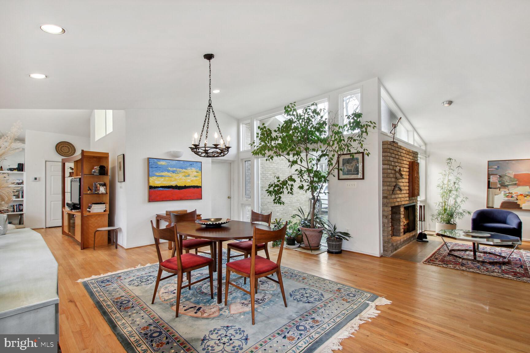 CARDEROCK SPRINGS - Residential