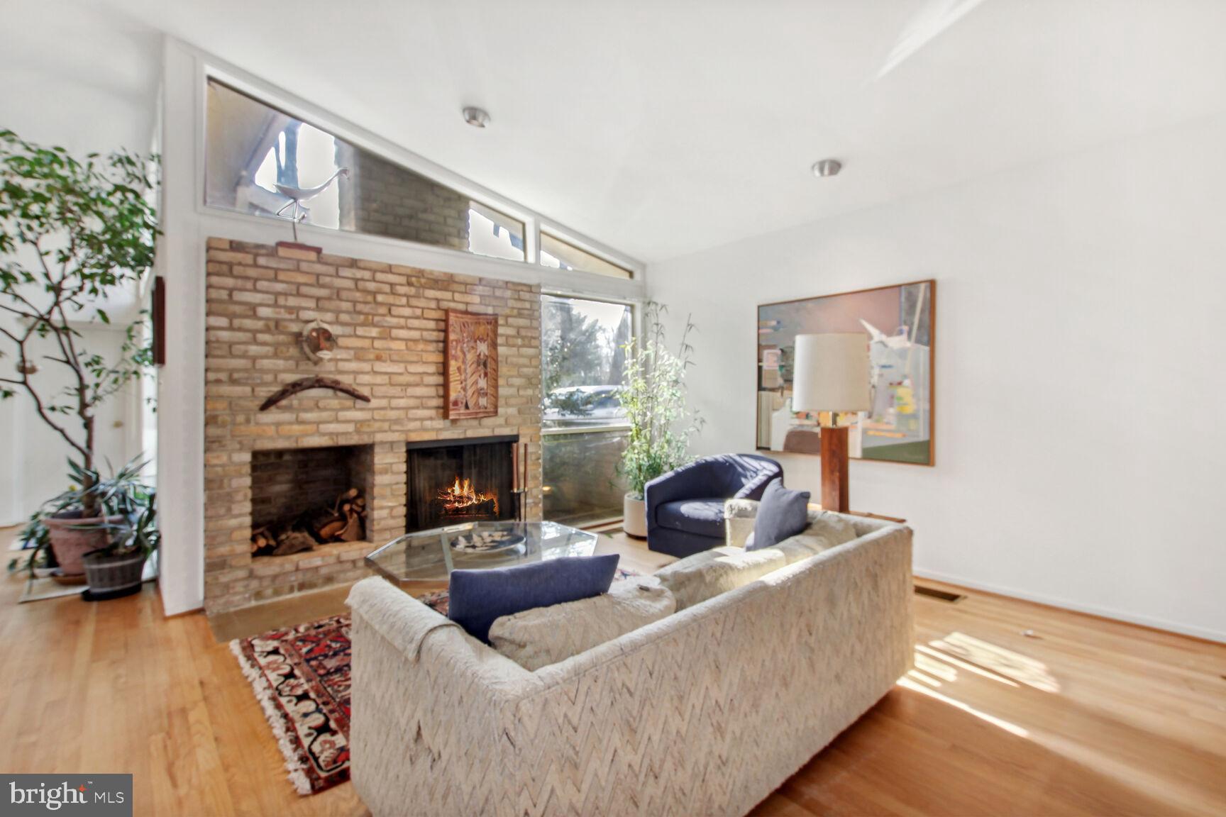 CARDEROCK SPRINGS - Residential