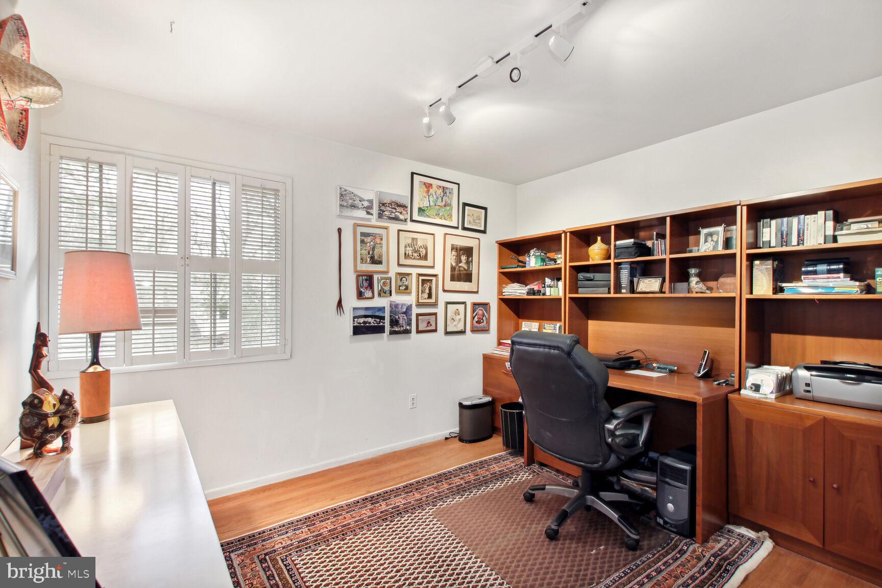 CARDEROCK SPRINGS - Residential