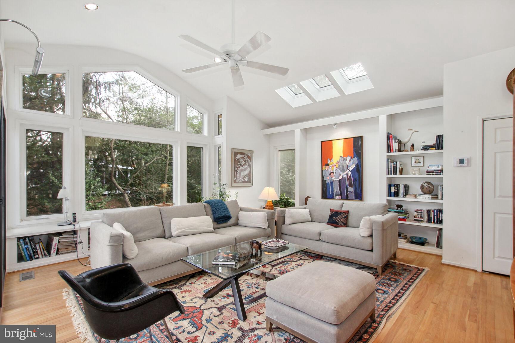 CARDEROCK SPRINGS - Residential