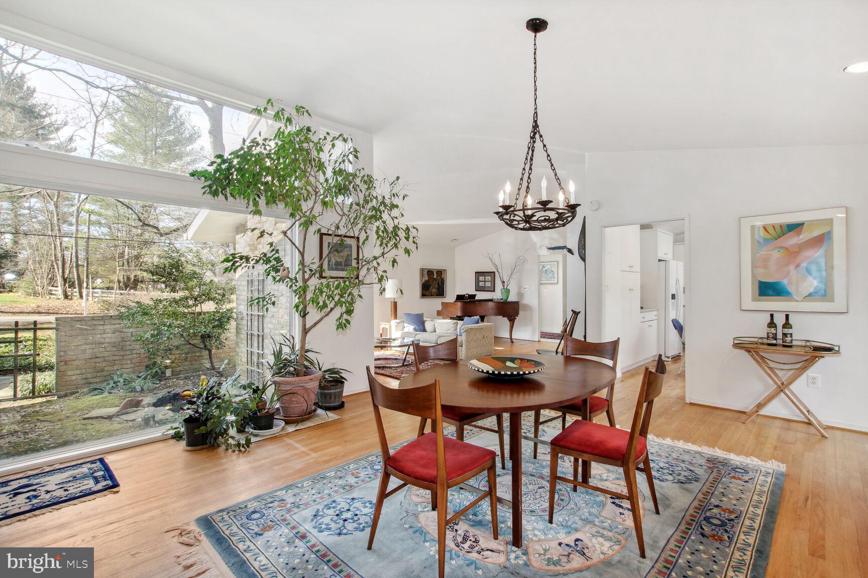 CARDEROCK SPRINGS - Residential