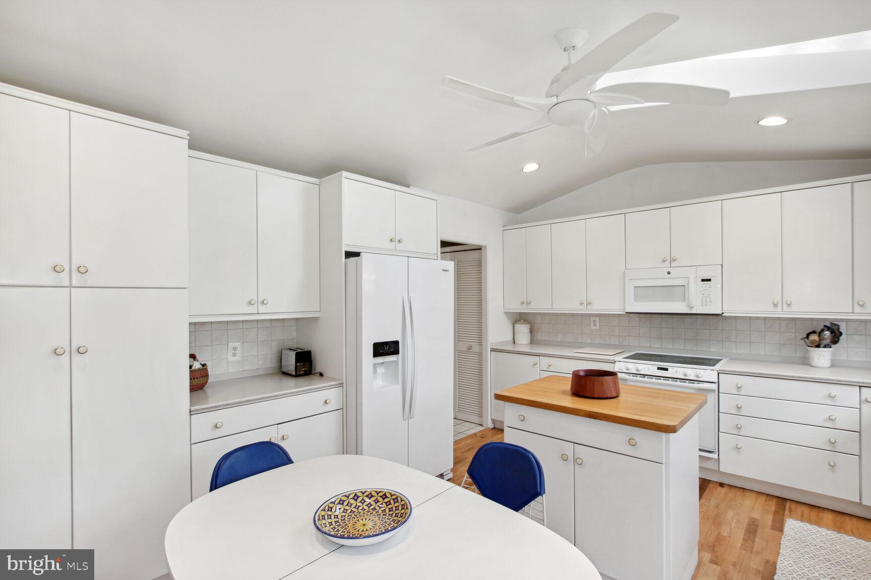 CARDEROCK SPRINGS - Residential