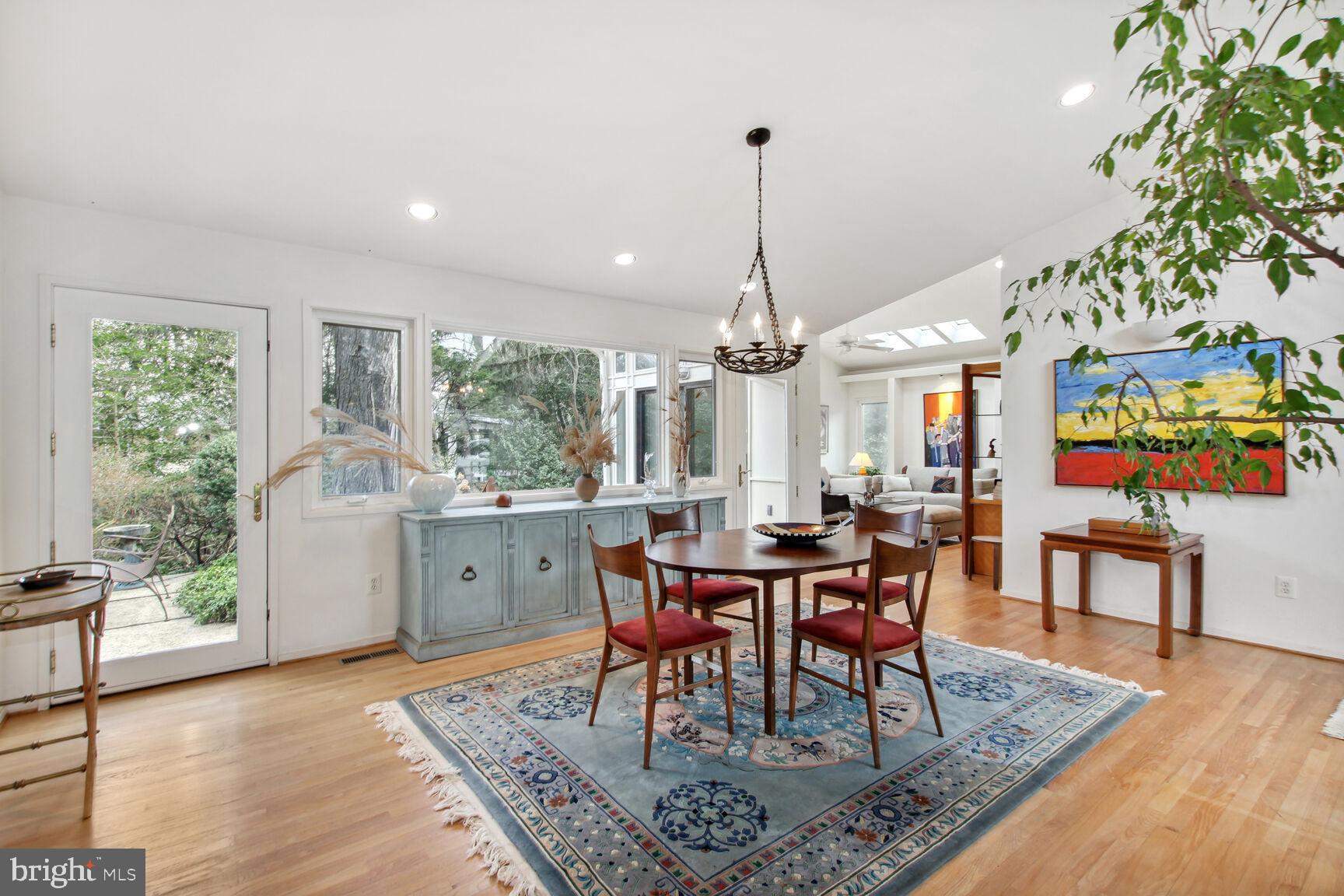 CARDEROCK SPRINGS - Residential