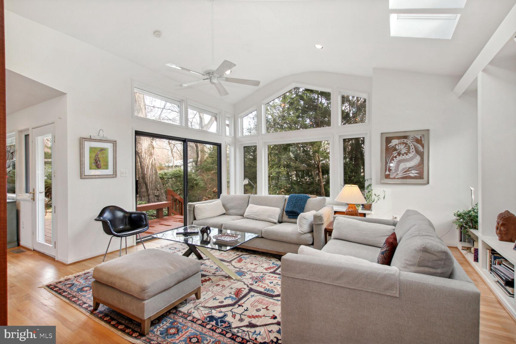 CARDEROCK SPRINGS - Residential