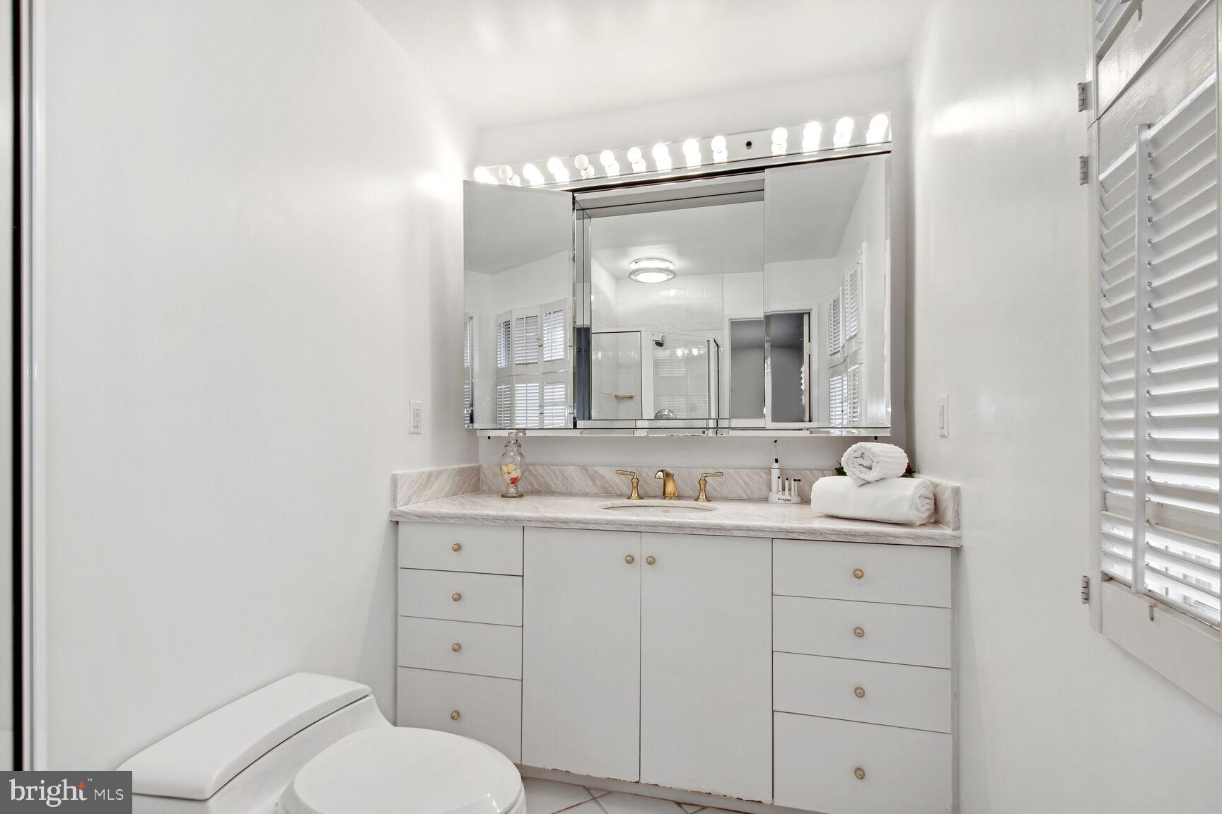 CARDEROCK SPRINGS - Residential