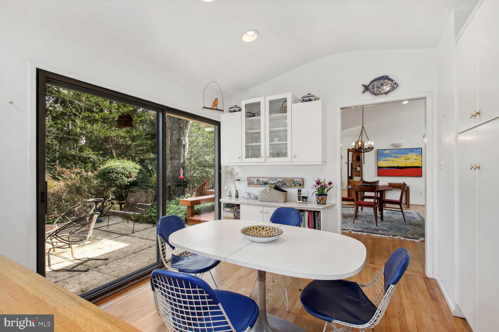 CARDEROCK SPRINGS - Residential