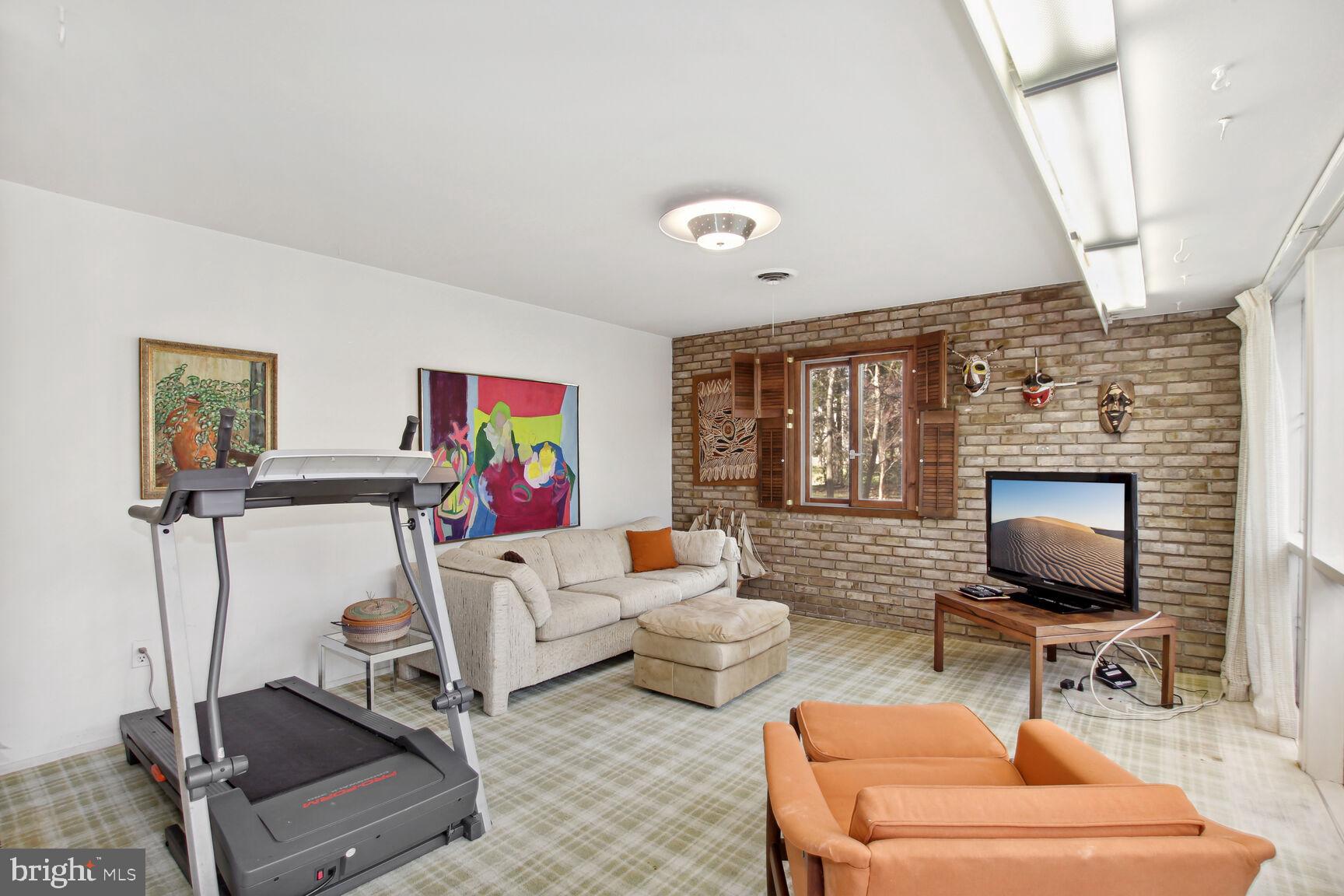 CARDEROCK SPRINGS - Residential