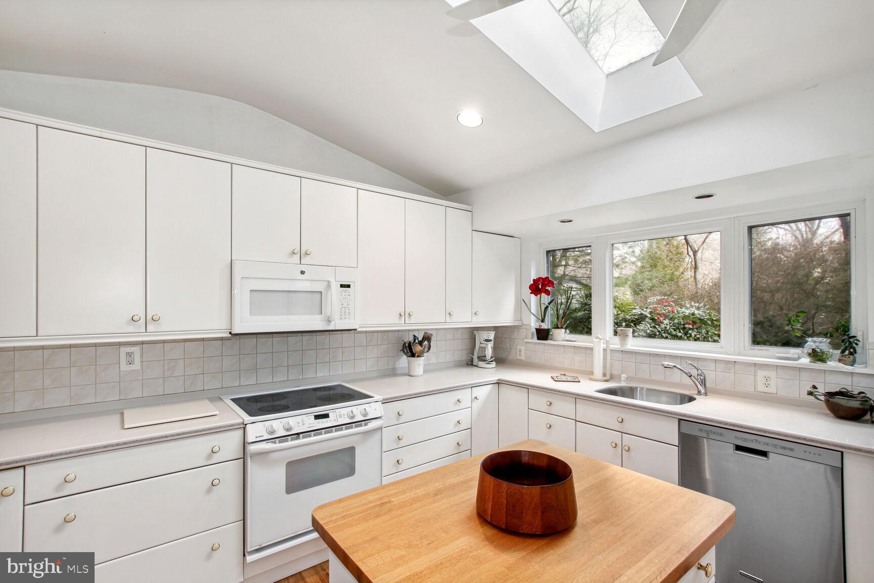 CARDEROCK SPRINGS - Residential