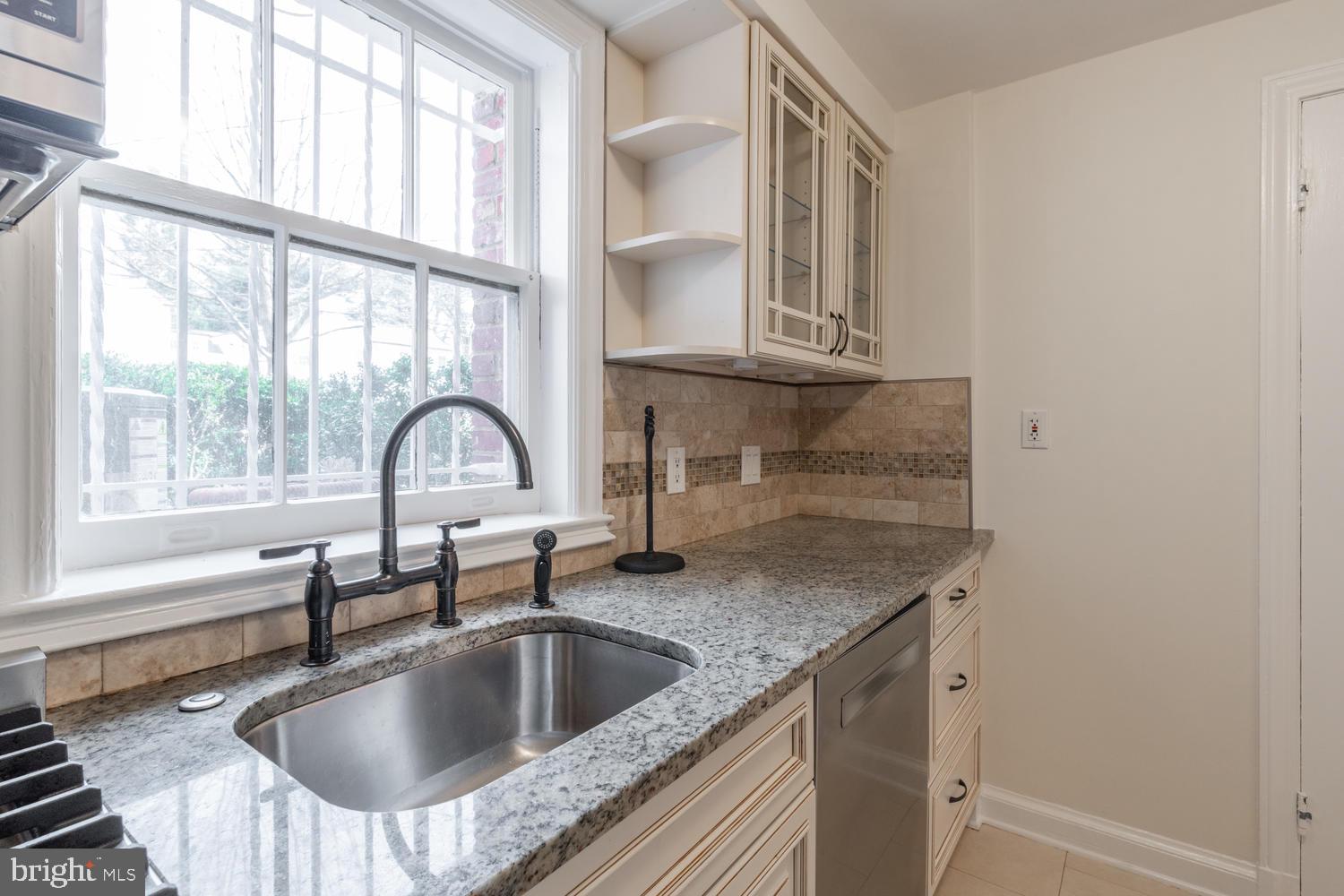 YATES GARDENS - Residential Lease