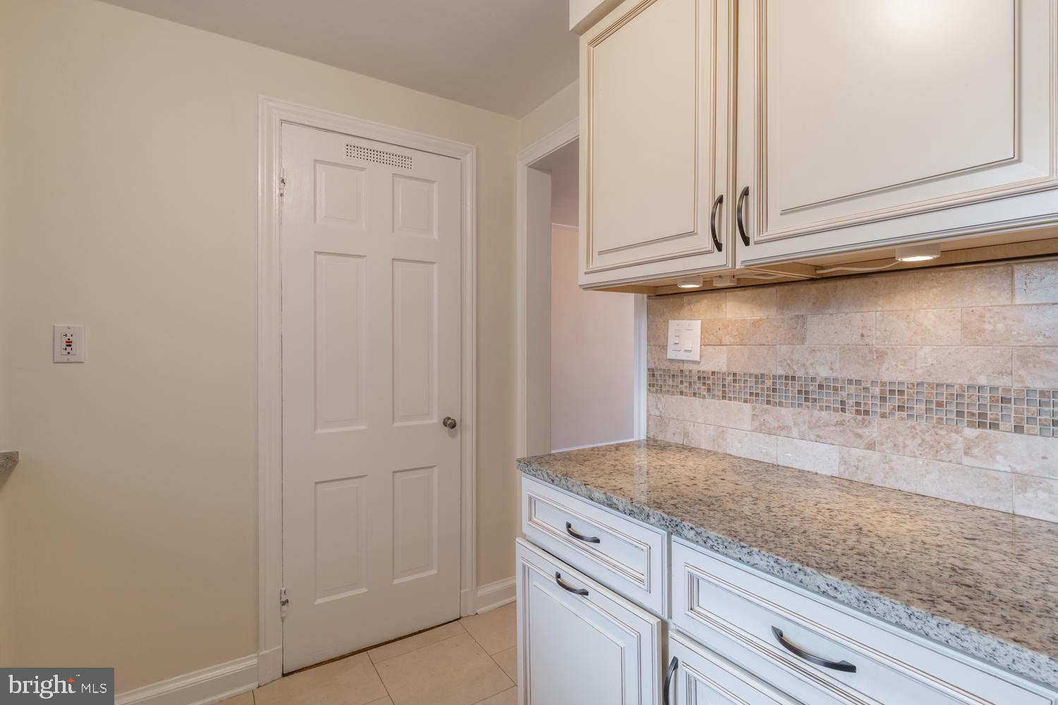 YATES GARDENS - Residential Lease