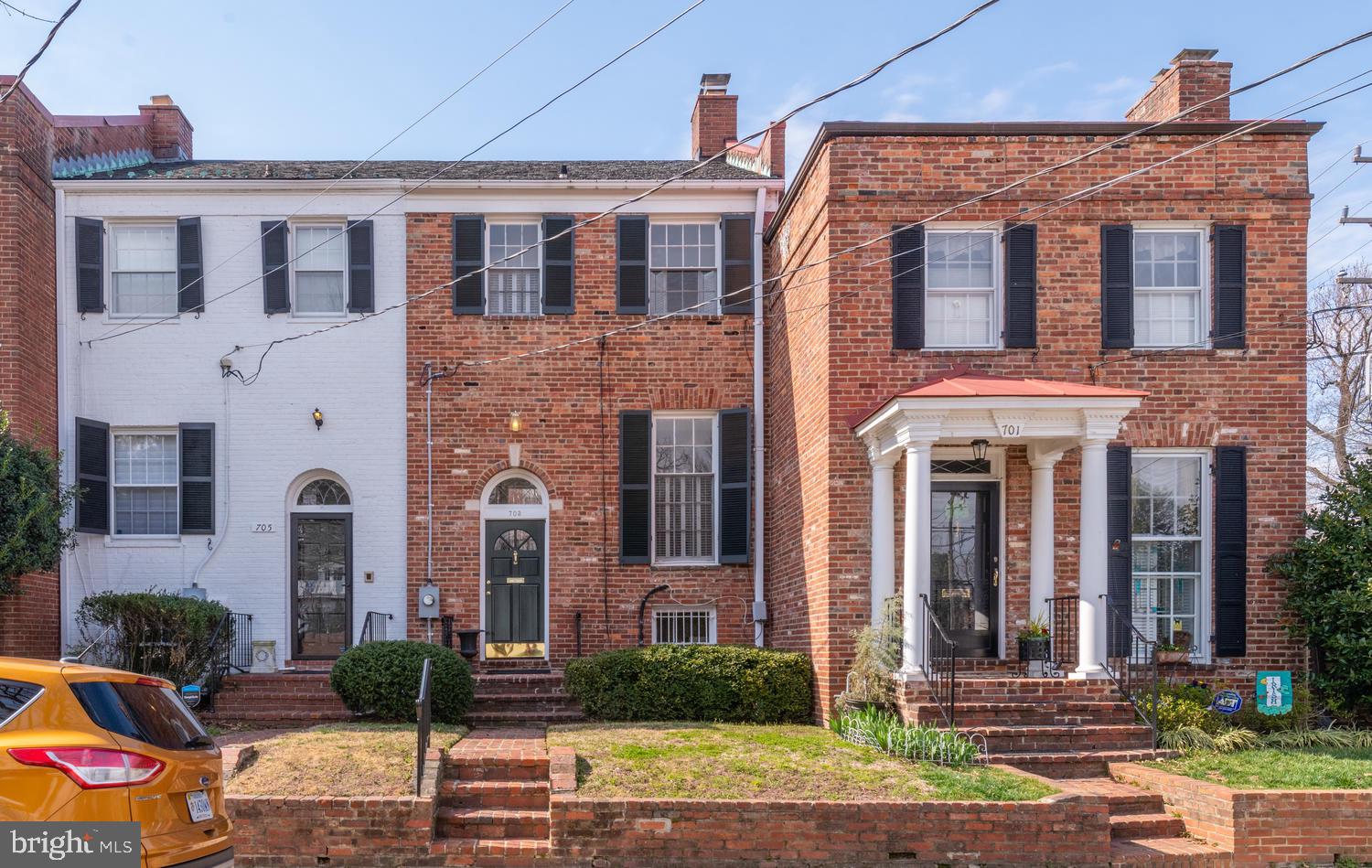 YATES GARDENS - Residential Lease