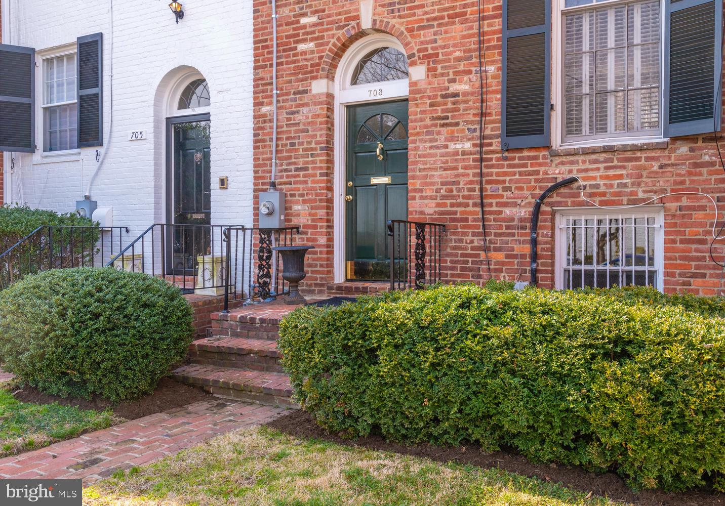 YATES GARDENS - Residential Lease