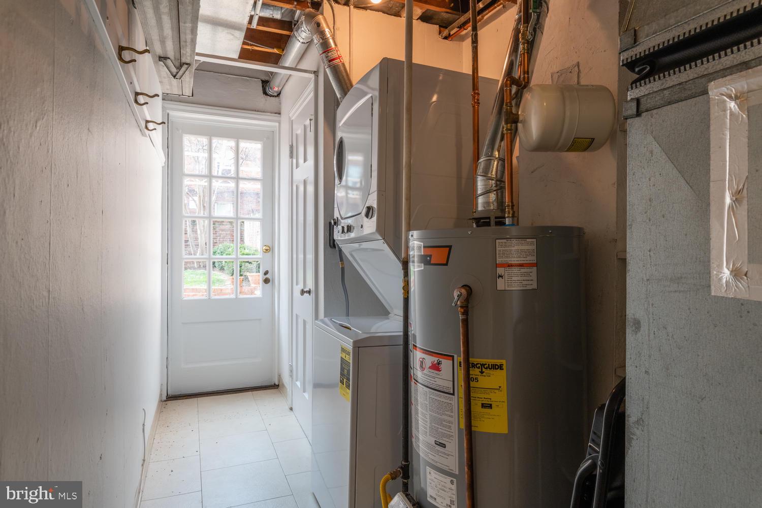 YATES GARDENS - Residential Lease