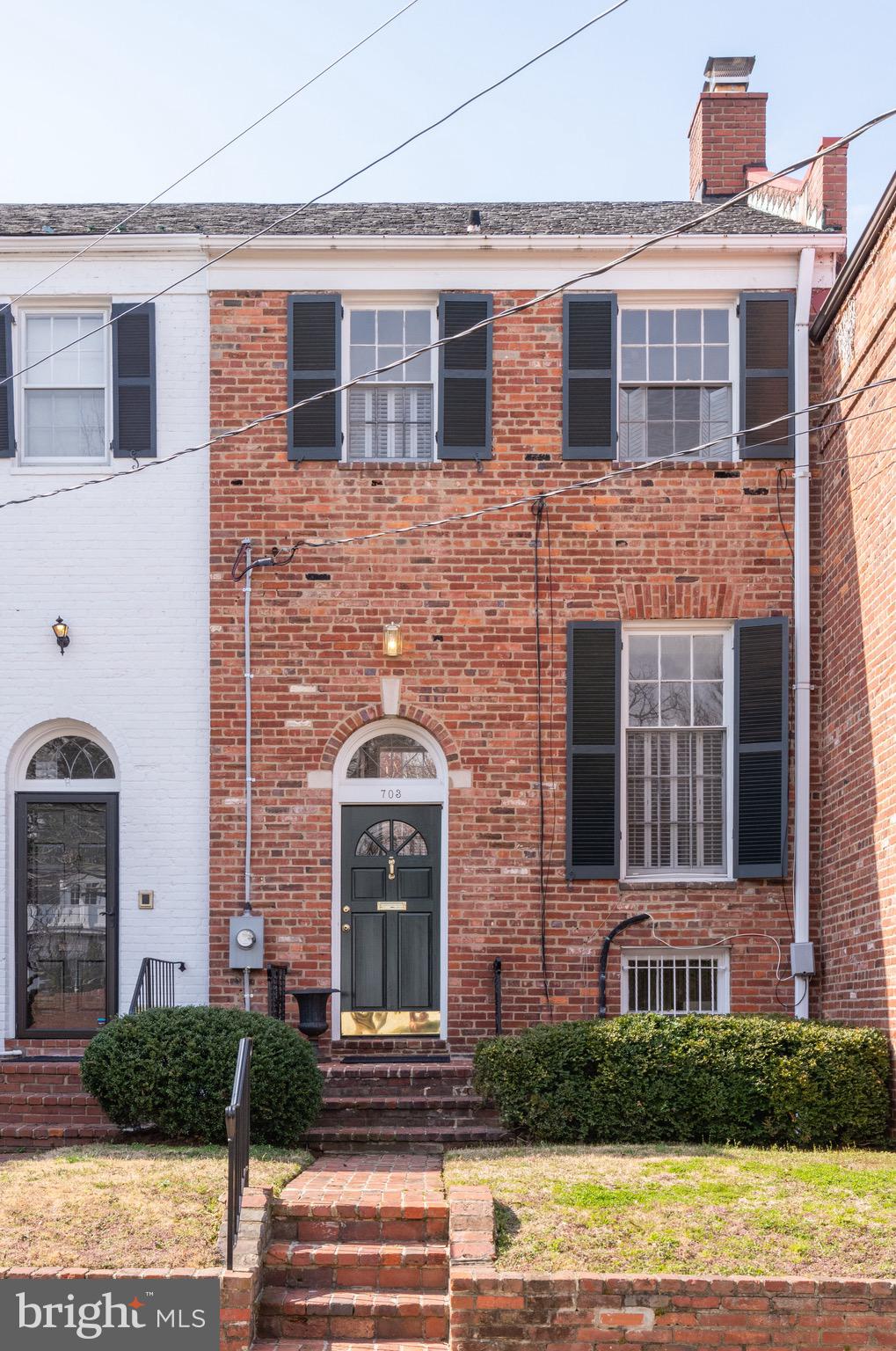 YATES GARDENS - Residential Lease