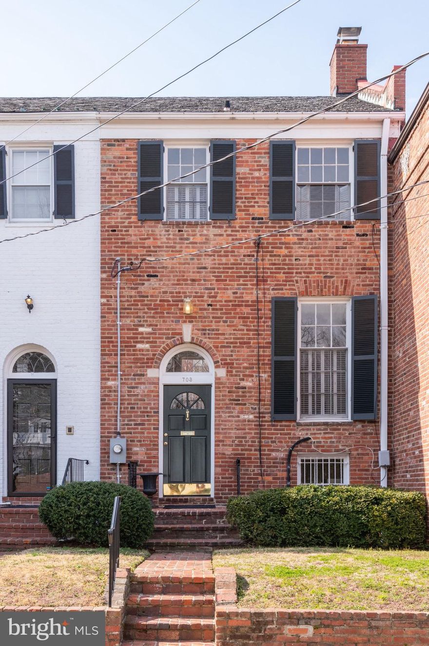 Light filled and immaculate home located in the SE Quadrant of Old Town that is walkable to shopping and restaurants.   Beautiful hardwoods throughout , wood burning fireplace plus updated kitchen and bath.   Lovely landscaped front and rear gardens with mature plantings plus a wonderful brick patio with awning that makes a wonderful spot for outdoor entertaining!  Available now.