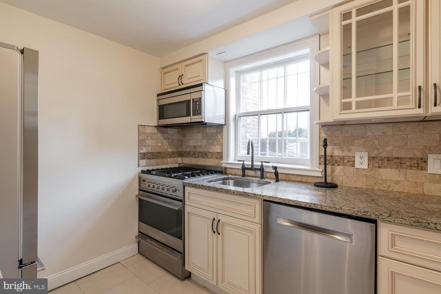 YATES GARDENS - Residential Lease