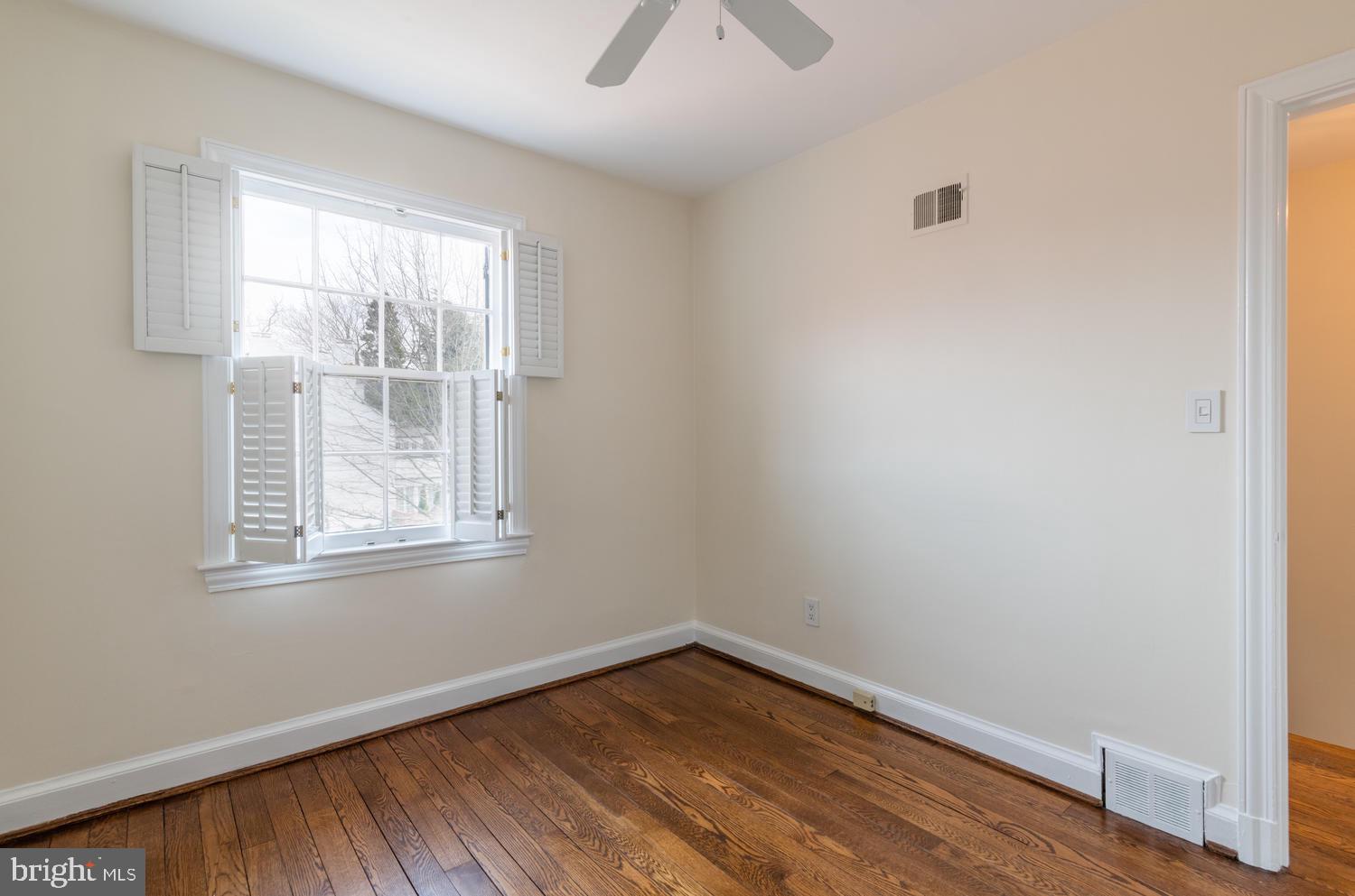 YATES GARDENS - Residential Lease