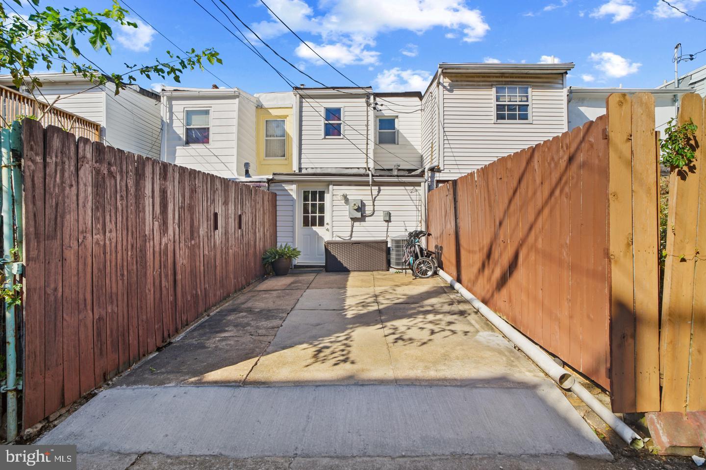 RIVERSIDE - Residential Lease