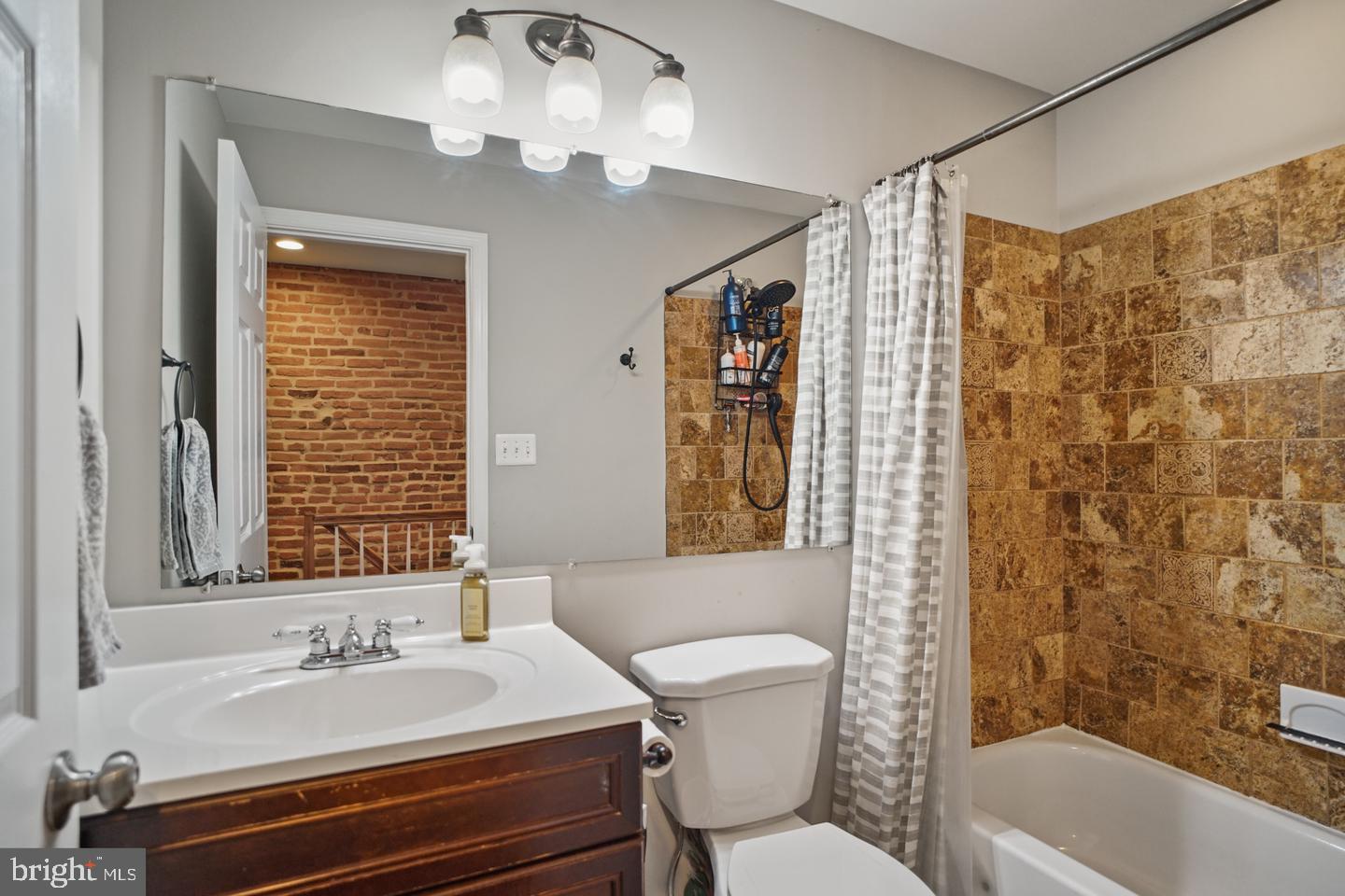 RIVERSIDE - Residential Lease