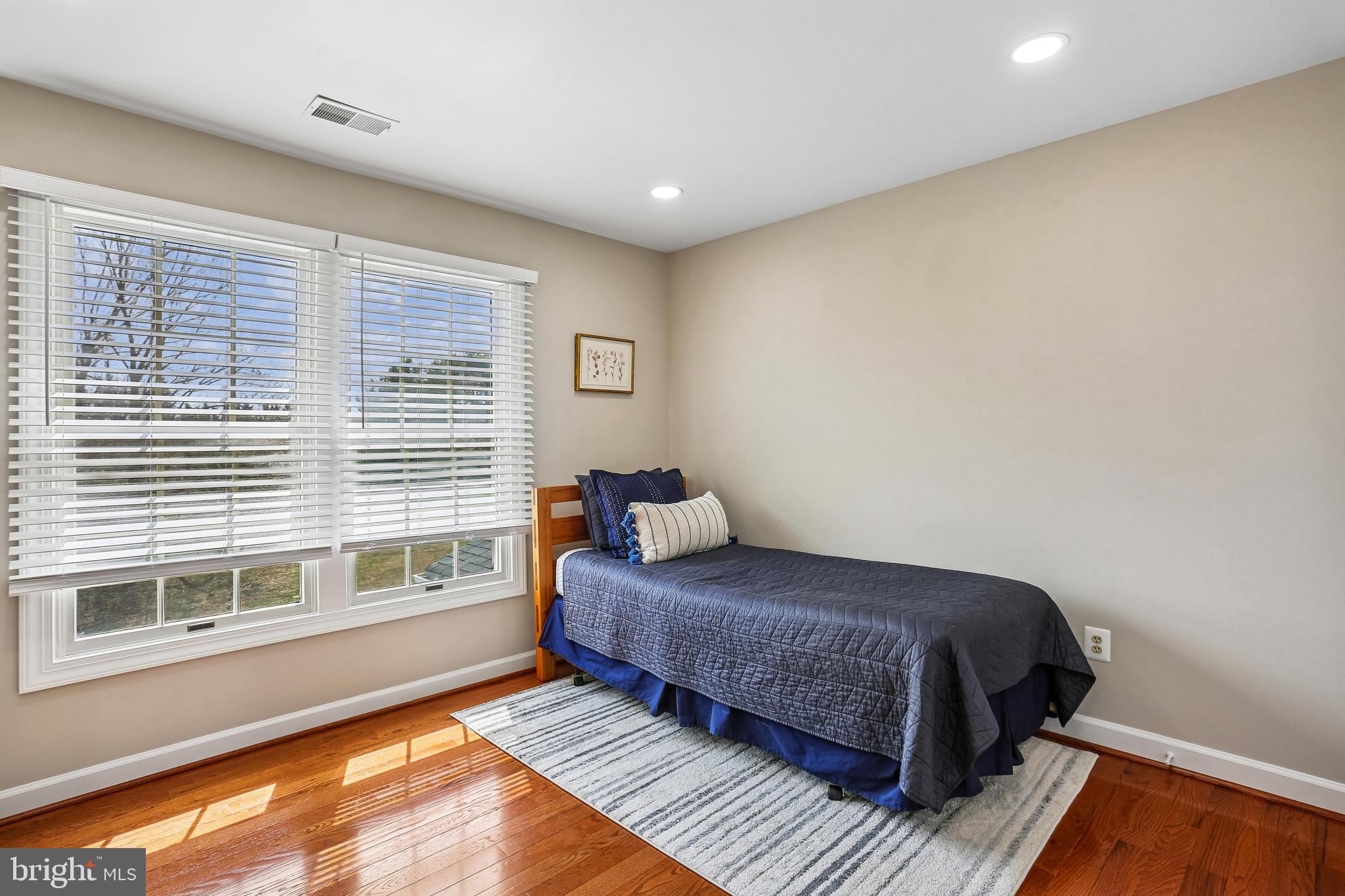 LAYTONSVILLE KNOLLS - Residential