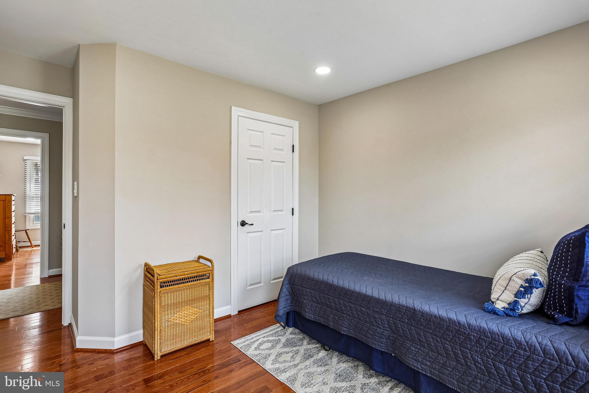 LAYTONSVILLE KNOLLS - Residential