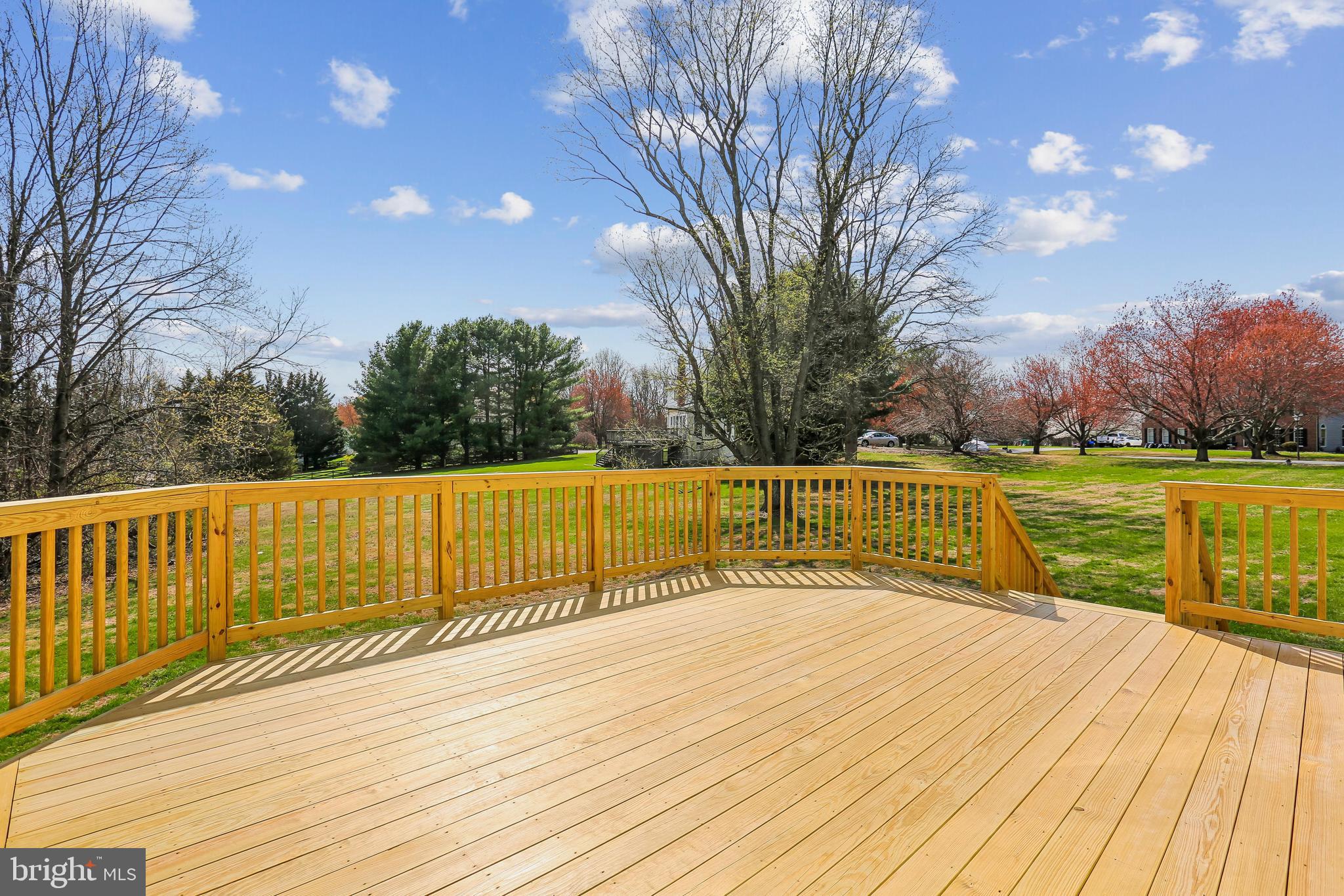 LAYTONSVILLE KNOLLS - Residential