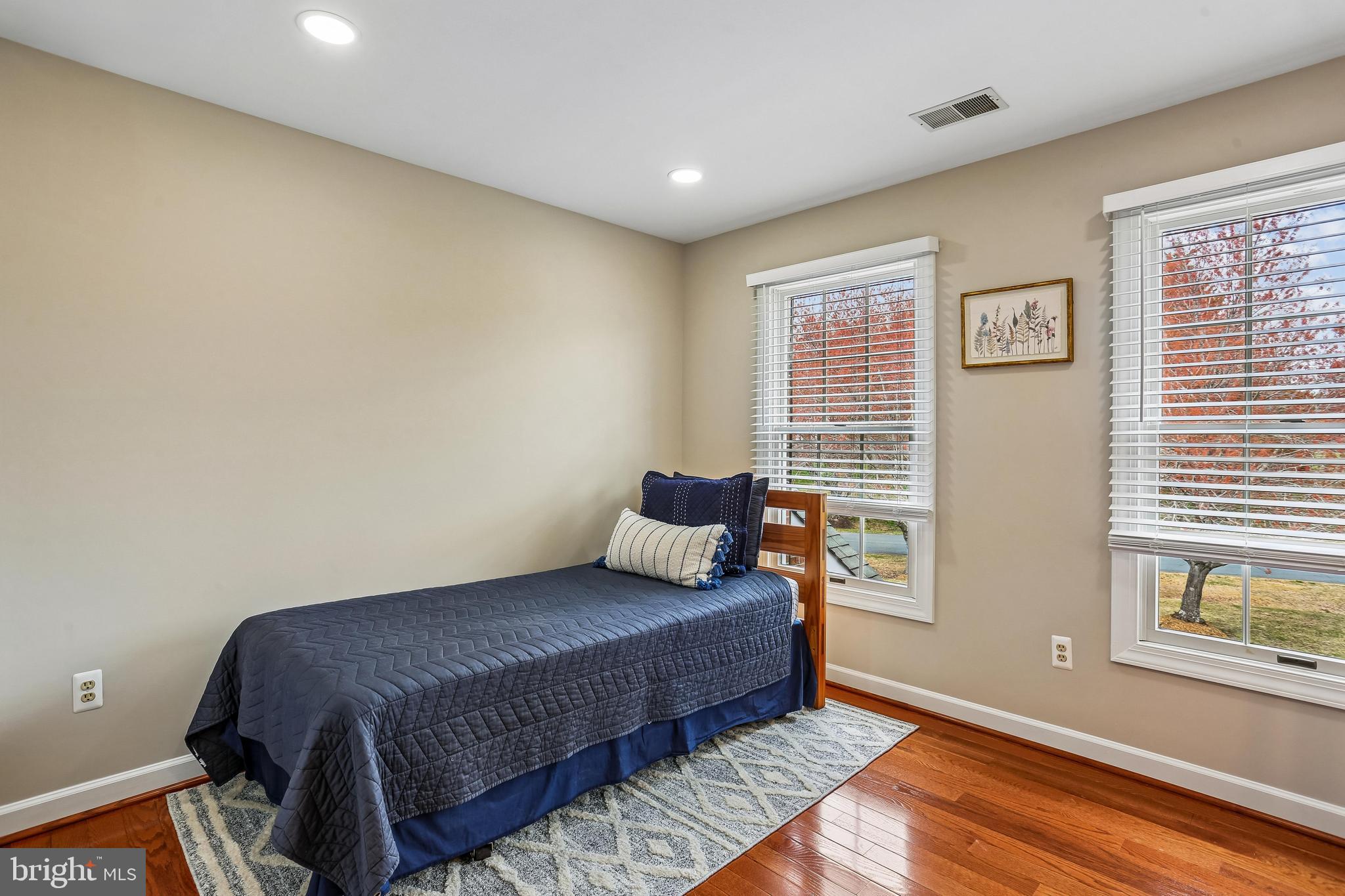 LAYTONSVILLE KNOLLS - Residential