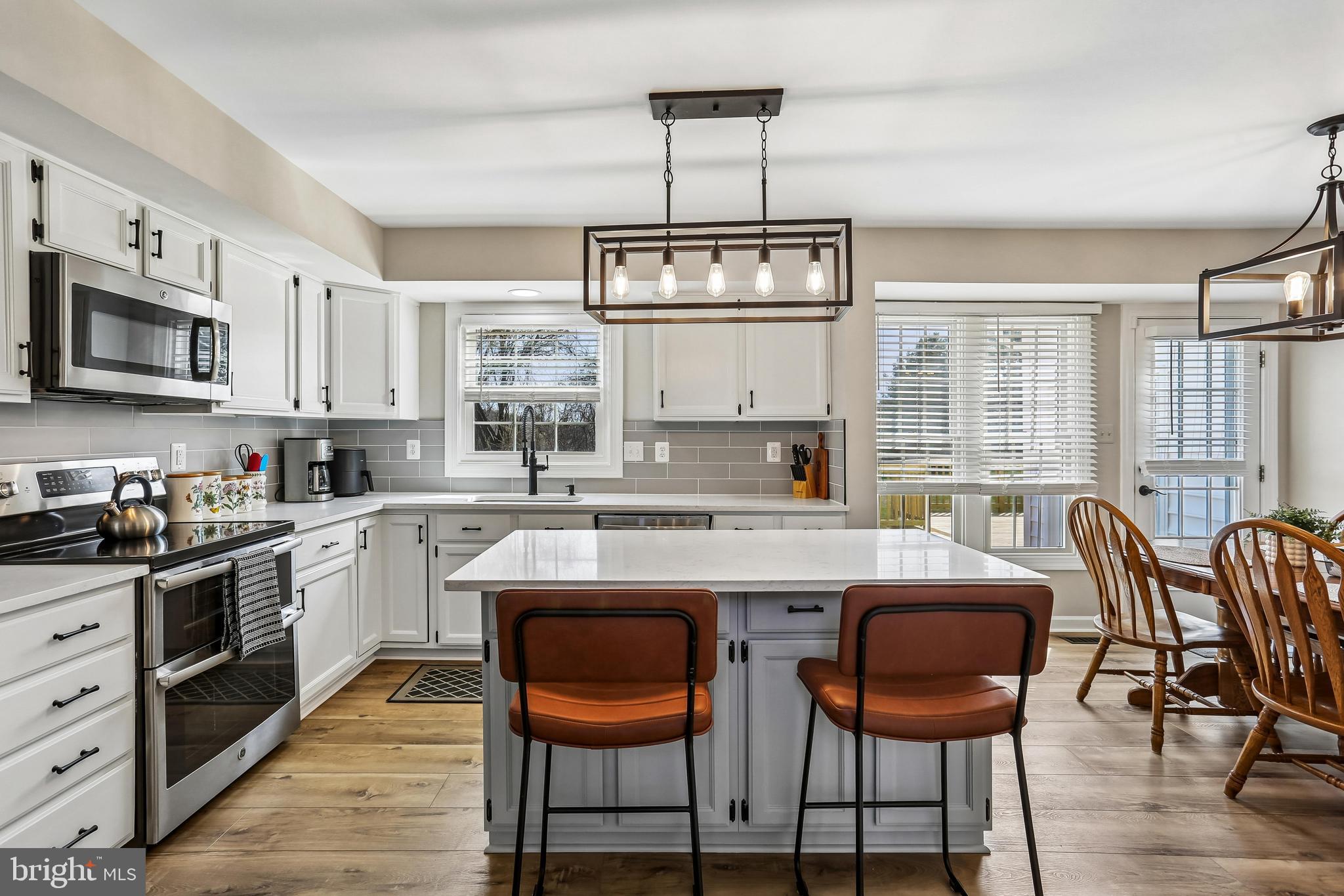 LAYTONSVILLE KNOLLS - Residential