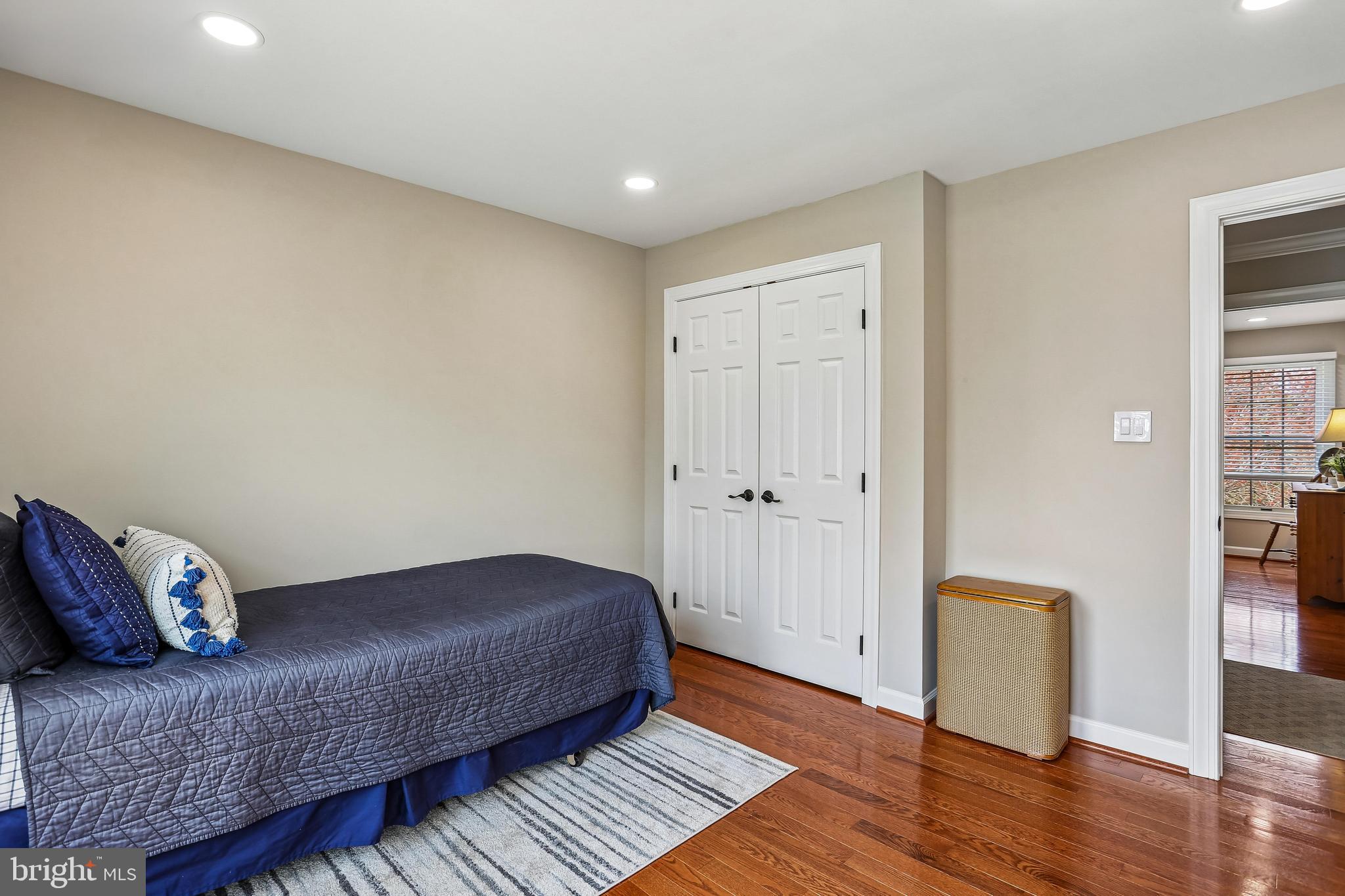 LAYTONSVILLE KNOLLS - Residential