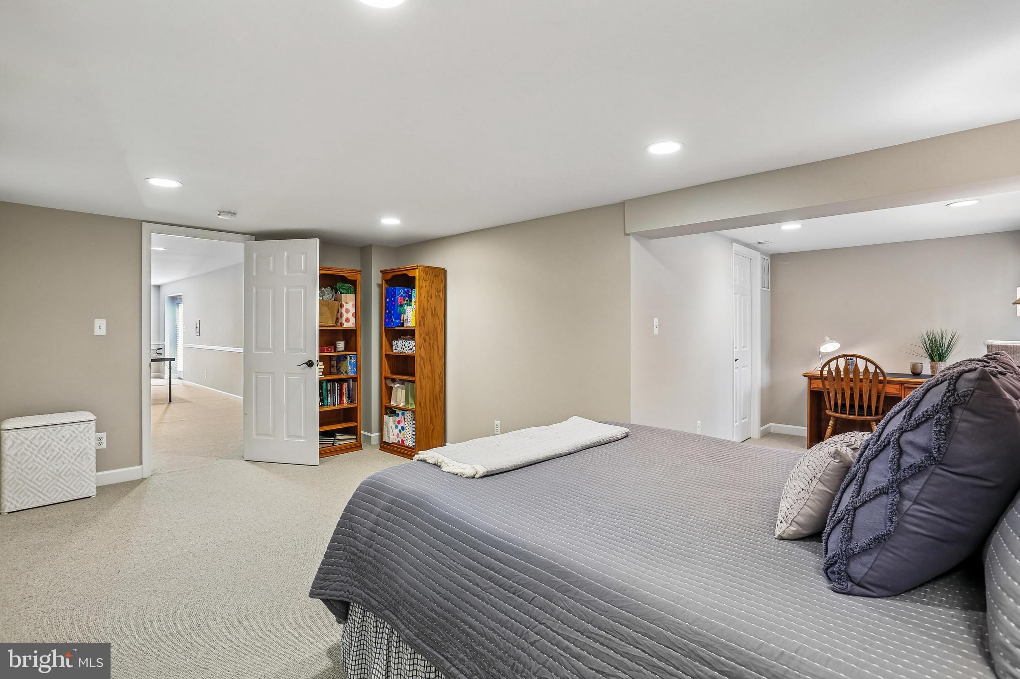 LAYTONSVILLE KNOLLS - Residential