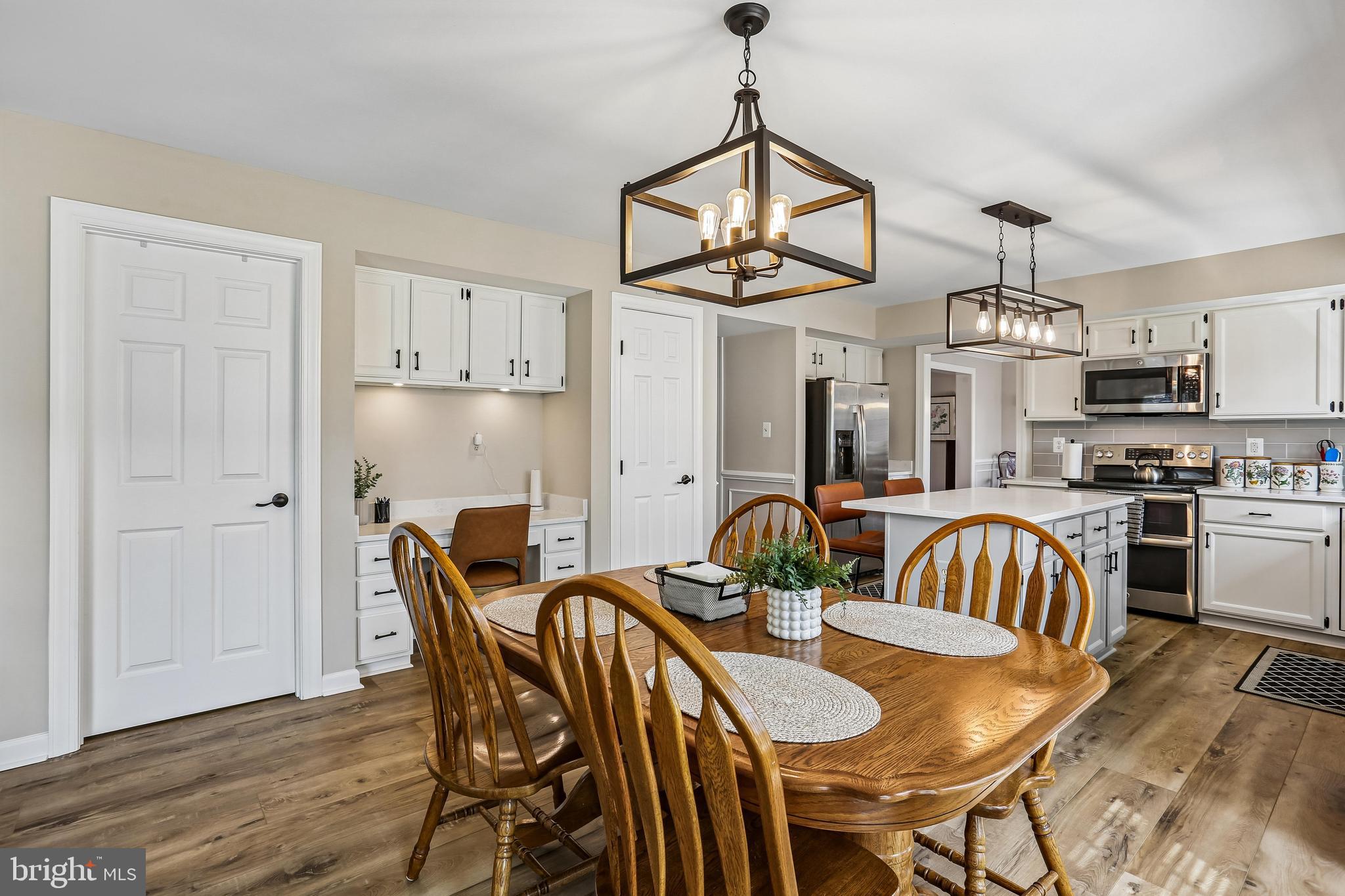 LAYTONSVILLE KNOLLS - Residential