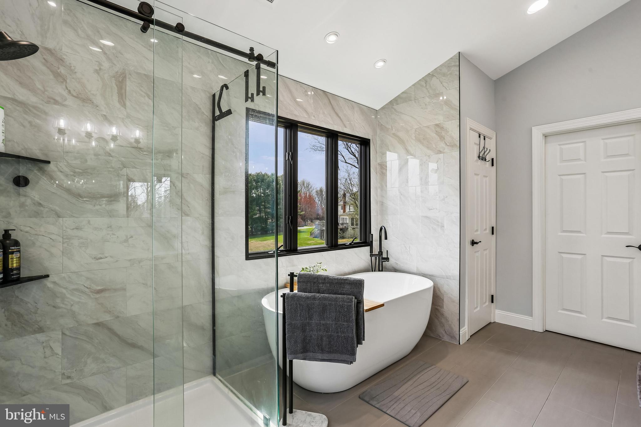 LAYTONSVILLE KNOLLS - Residential