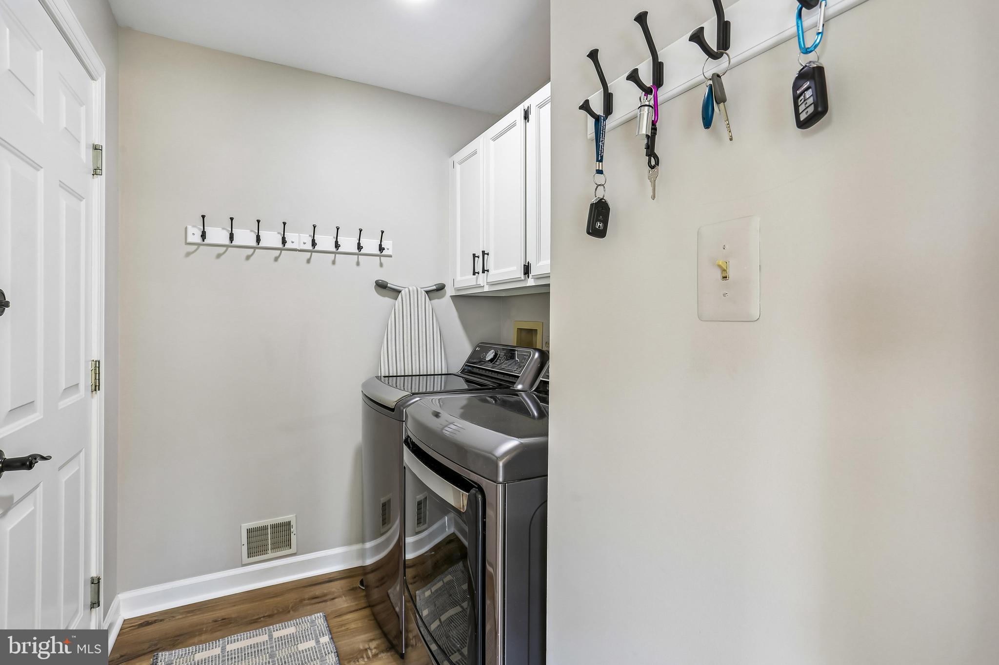 LAYTONSVILLE KNOLLS - Residential