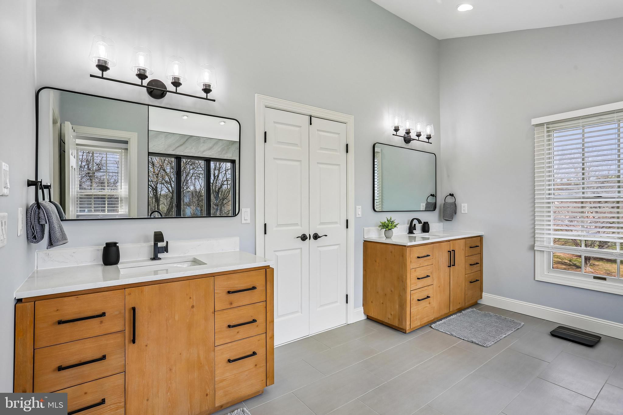 LAYTONSVILLE KNOLLS - Residential