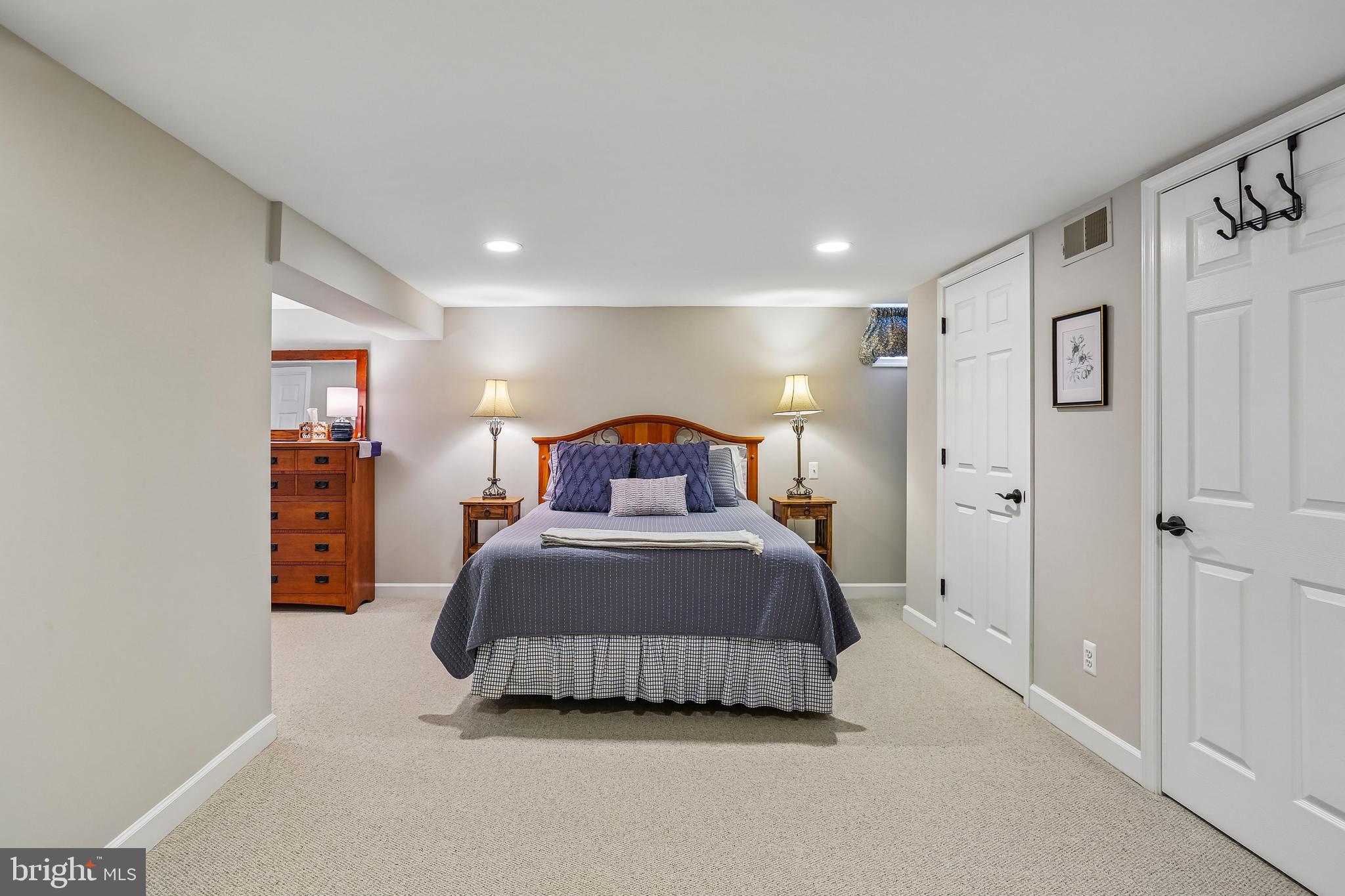 LAYTONSVILLE KNOLLS - Residential