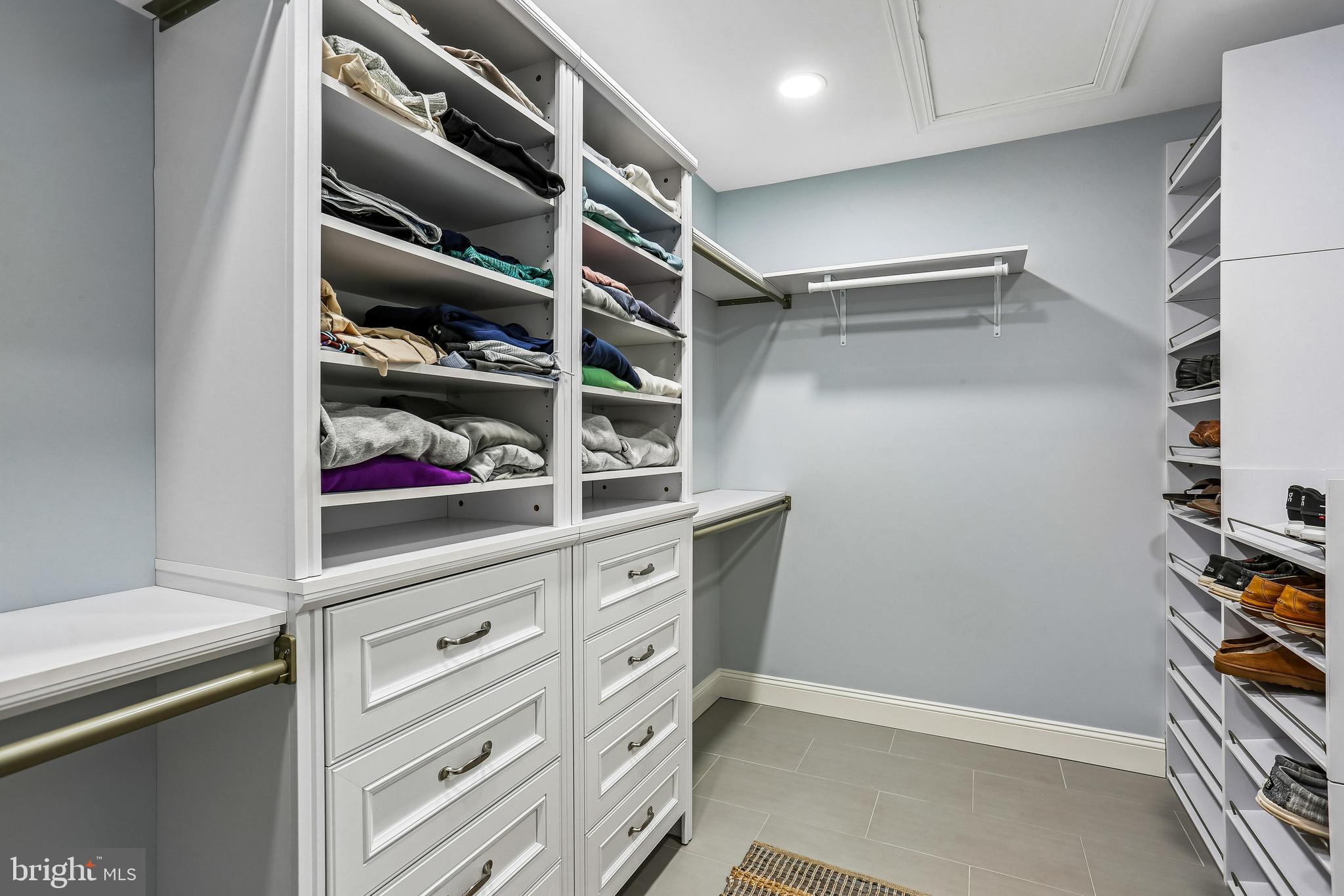 LAYTONSVILLE KNOLLS - Residential