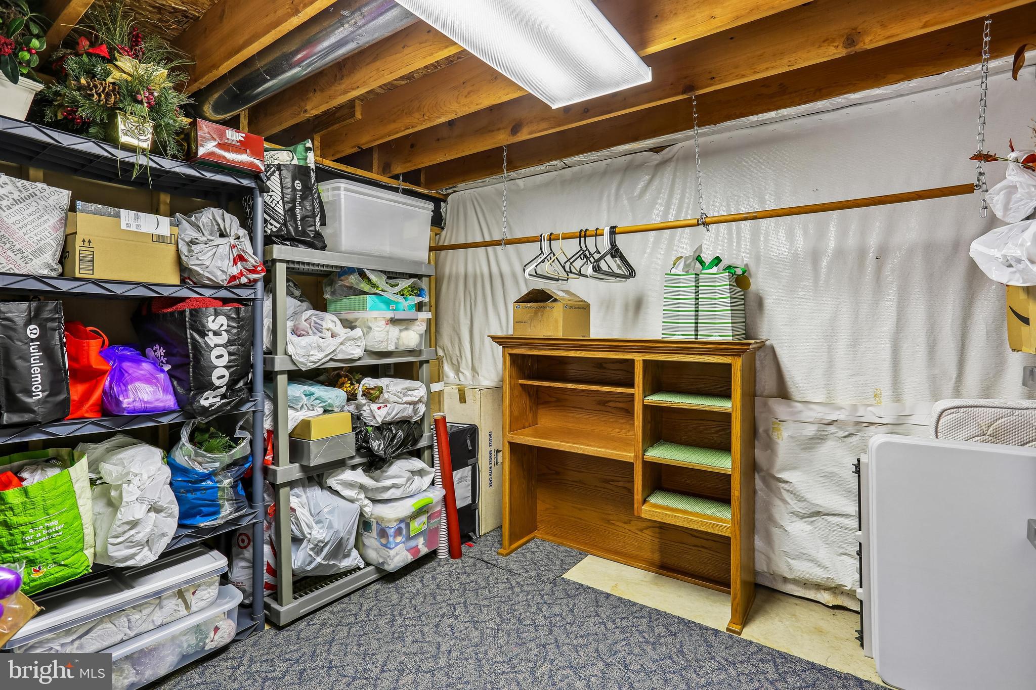 LAYTONSVILLE KNOLLS - Residential