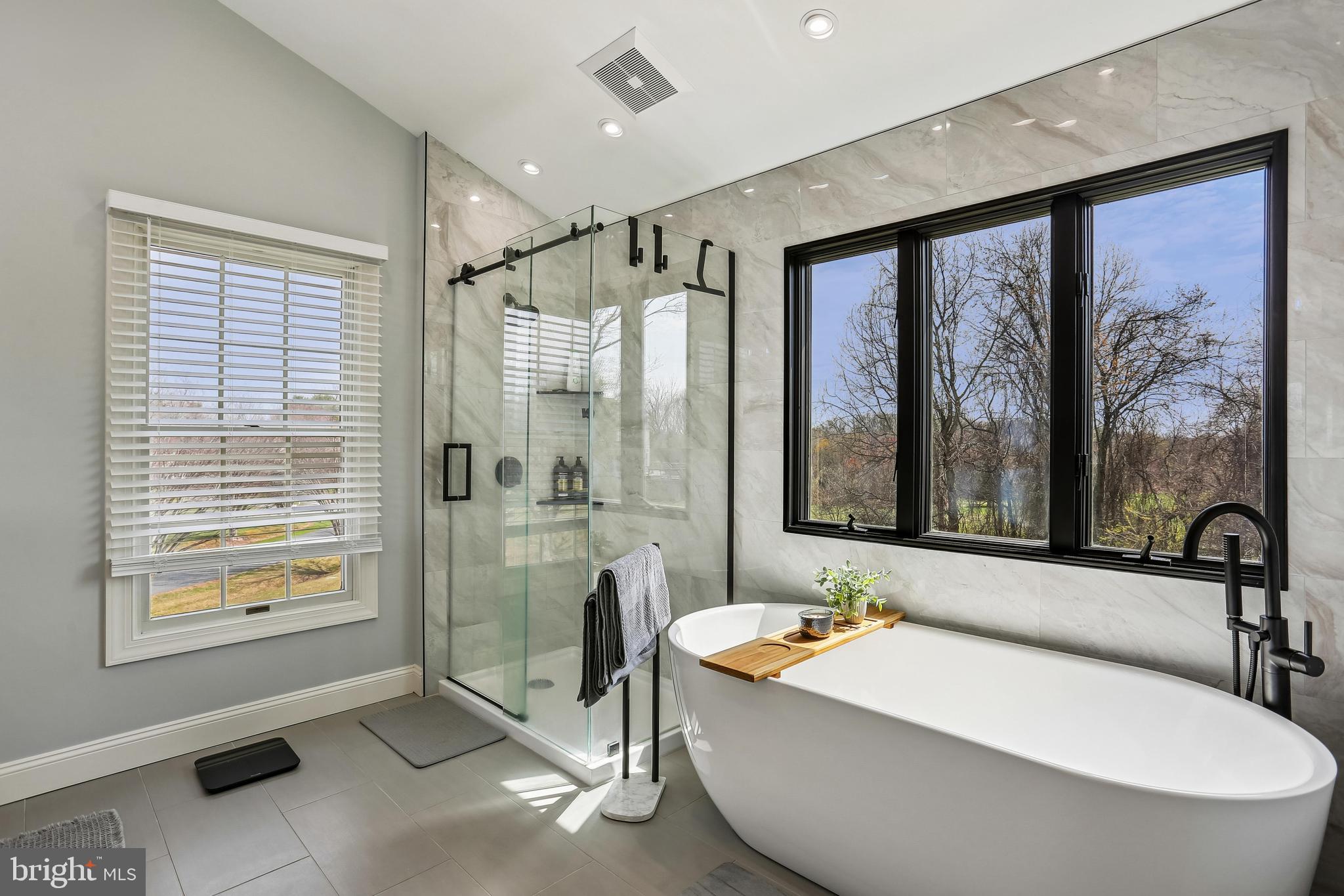 LAYTONSVILLE KNOLLS - Residential